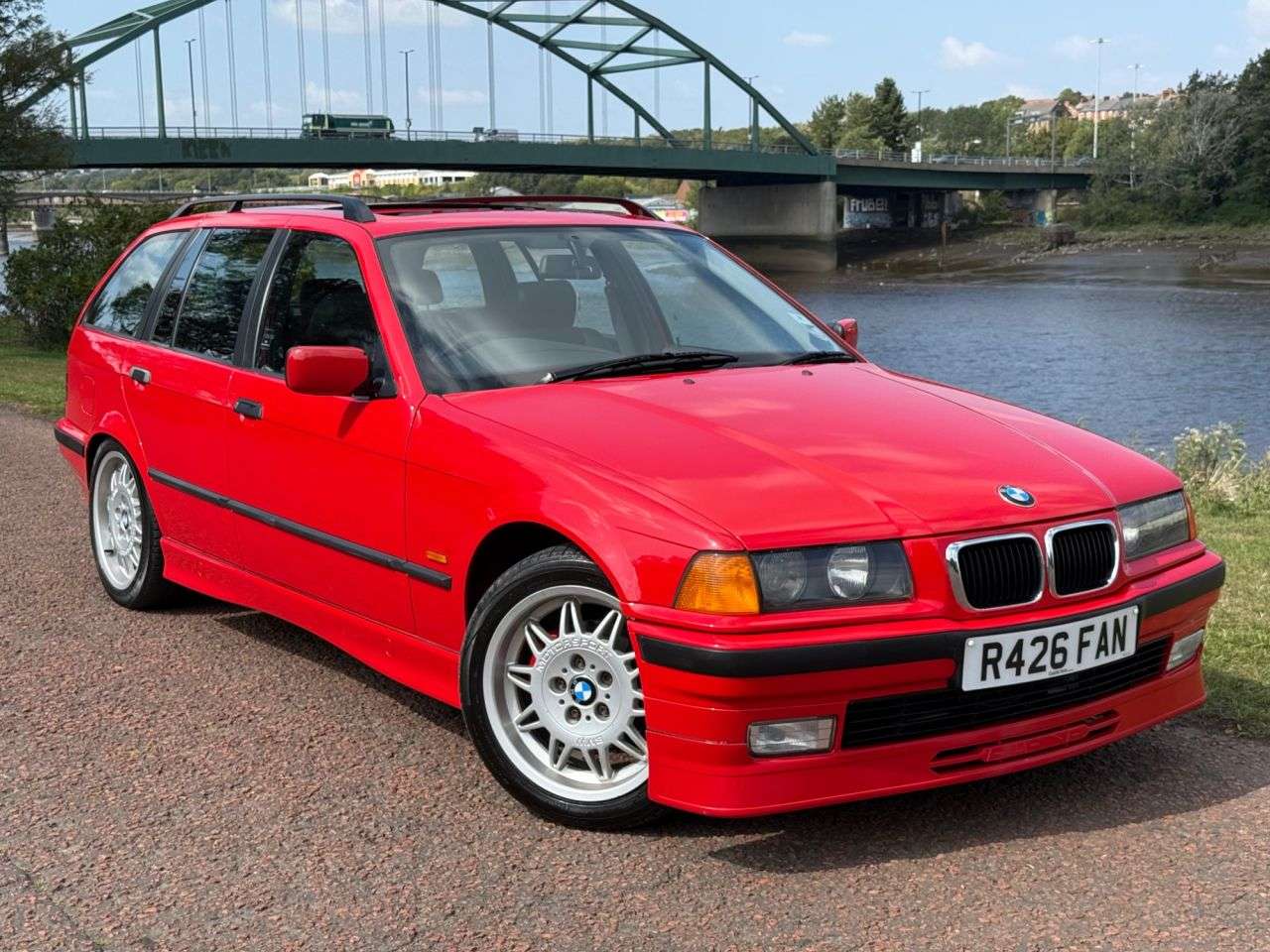 A 1997 BMW 3 SERIES 2.5 325tds Touring 5dr Diesel Automatic (143 bhp) **EXTENSIVE SERVICE HISTO A 1997 BMW 3 SERIES 2.5 325tds Touring 5dr Diesel Automatic (143 bhp) **EXTENSIVE SERVICE HISTO