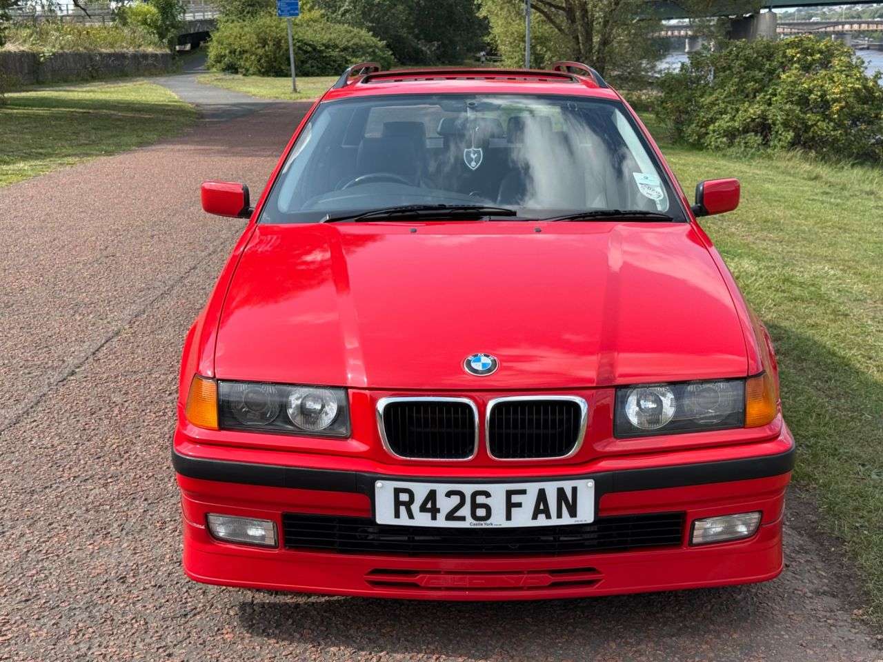 A 1997 BMW 3 SERIES 2.5 325tds Touring 5dr Diesel Automatic (143 bhp) **EXTENSIVE SERVICE HISTO A 1997 BMW 3 SERIES 2.5 325tds Touring 5dr Diesel Automatic (143 bhp) **EXTENSIVE SERVICE HISTO