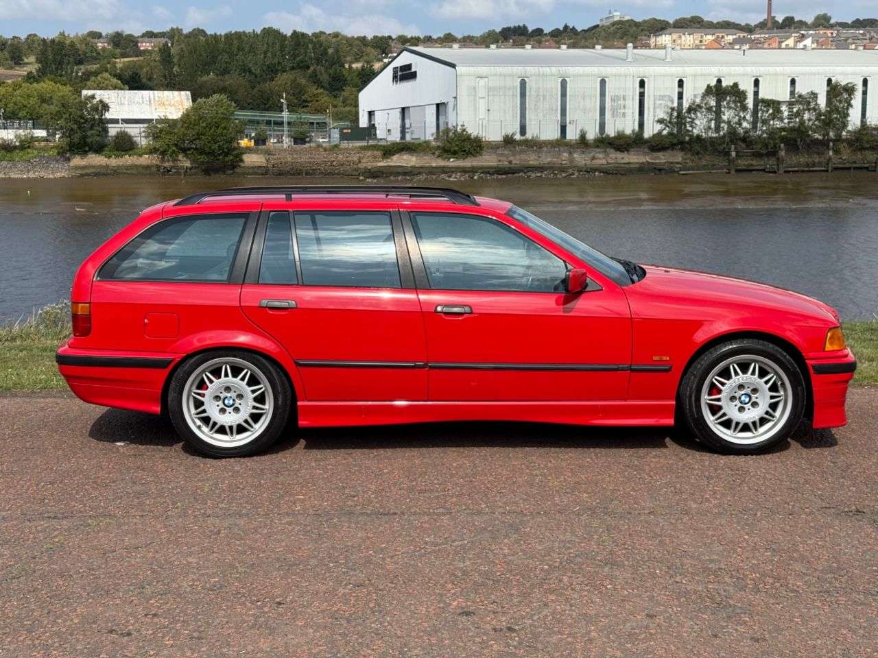 A 1997 BMW 3 SERIES 2.5 325tds Touring 5dr Diesel Automatic (143 bhp) **EXTENSIVE SERVICE HISTO A 1997 BMW 3 SERIES 2.5 325tds Touring 5dr Diesel Automatic (143 bhp) **EXTENSIVE SERVICE HISTO