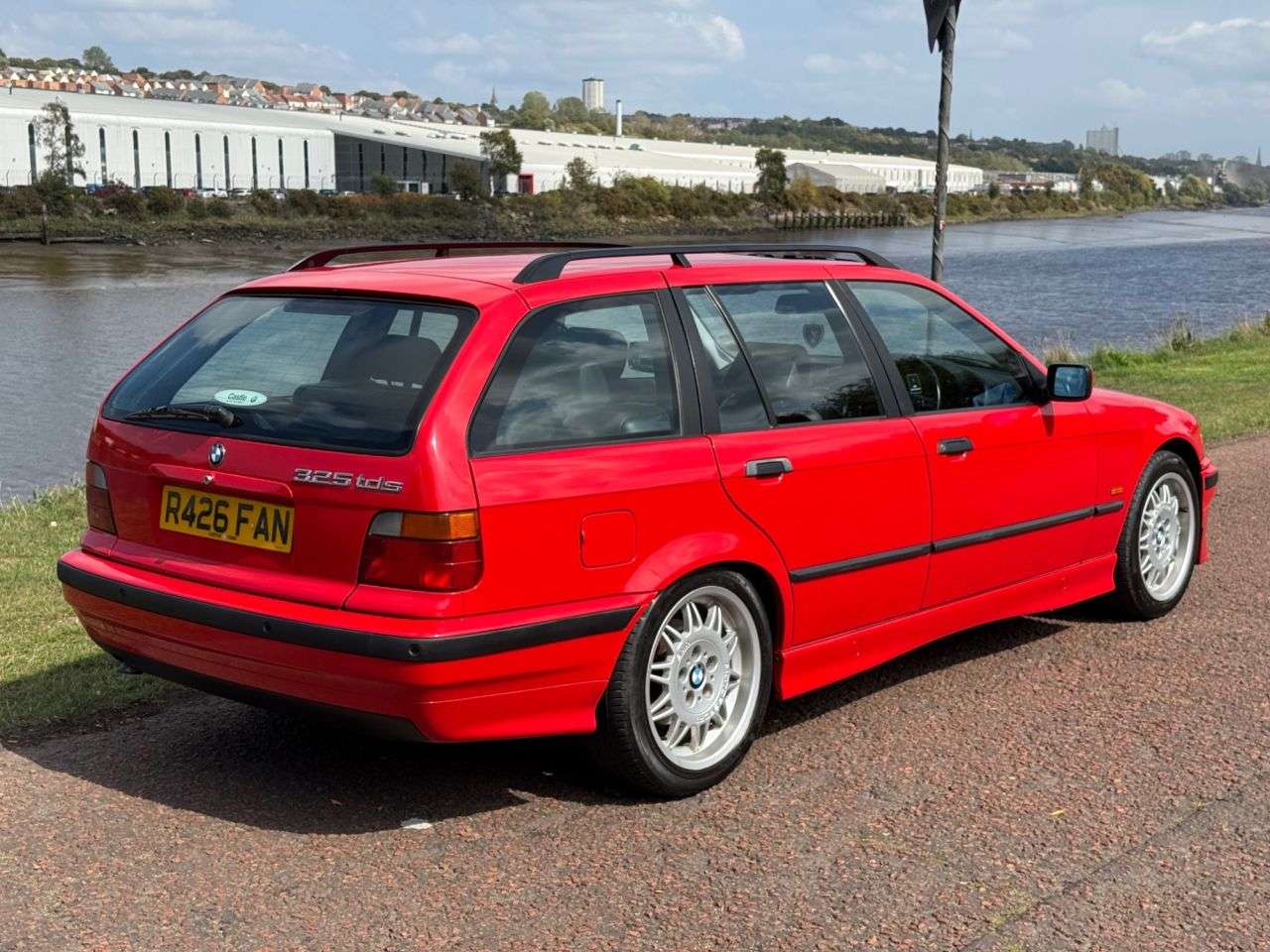 A 1997 BMW 3 SERIES 2.5 325tds Touring 5dr Diesel Automatic (143 bhp) **EXTENSIVE SERVICE HISTO A 1997 BMW 3 SERIES 2.5 325tds Touring 5dr Diesel Automatic (143 bhp) **EXTENSIVE SERVICE HISTO
