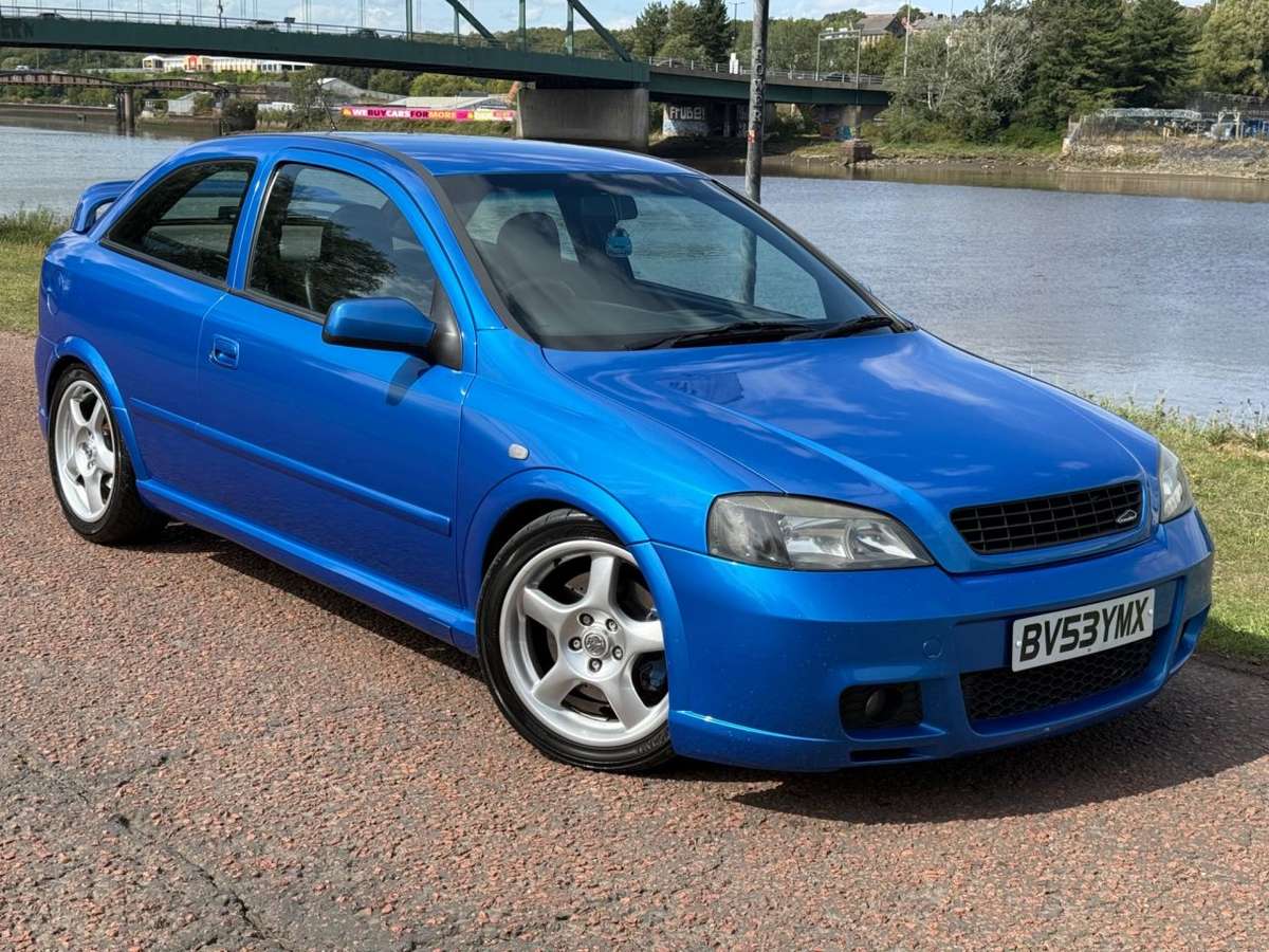 Check out this Vauxhall Astra 2003 Petrol Manual
