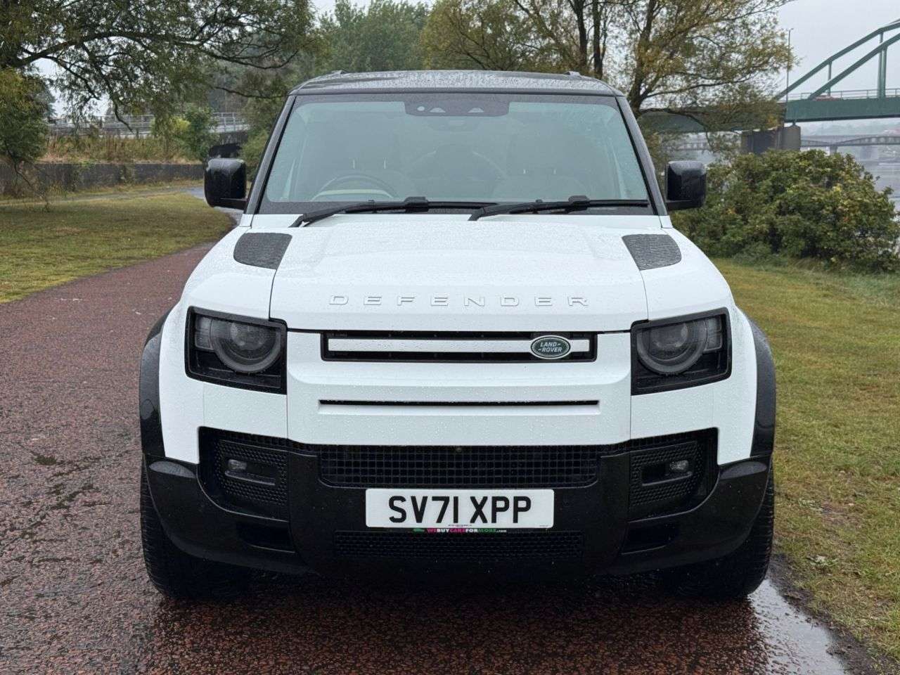 A 2021 LAND ROVER DEFENDER 3.0 D200 MHEV SE SUV 5dr Diesel Auto 4WD Euro 6 (s/s) (200 ps) **URBAN KIT* A 2021 LAND ROVER DEFENDER 3.0 D200 MHEV SE SUV 5dr Diesel Auto 4WD Euro 6 (s/s) (200 ps) **URBAN KIT*