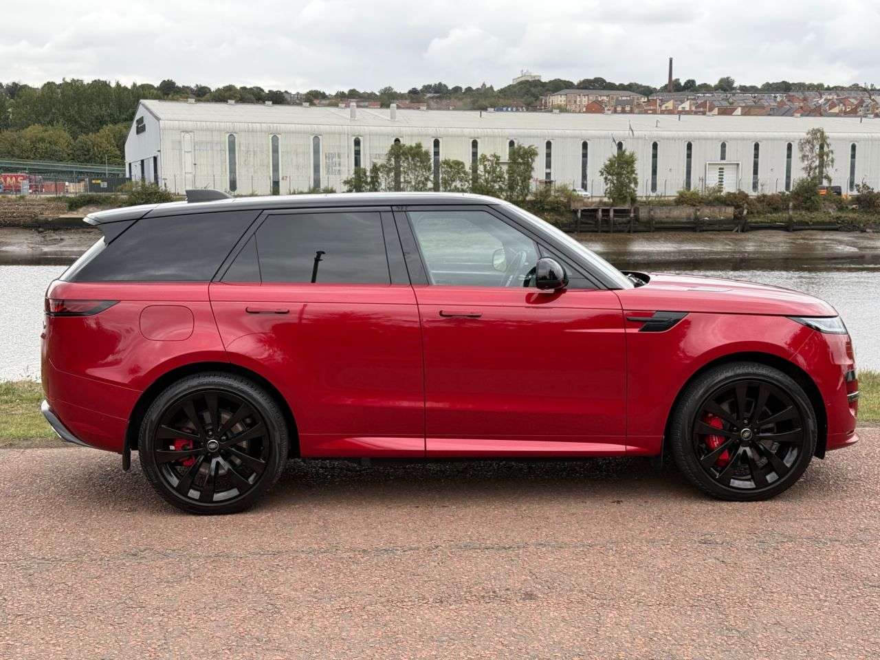 A null LAND ROVER RANGE ROVER SPORT 3.0 P510e 38.2kWh First Edition SUV 5dr Petrol Plug-in Hybrid Auto 4WD Euro A null LAND ROVER RANGE ROVER SPORT 3.0 P510e 38.2kWh First Edition SUV 5dr Petrol Plug-in Hybrid Auto 4WD Euro