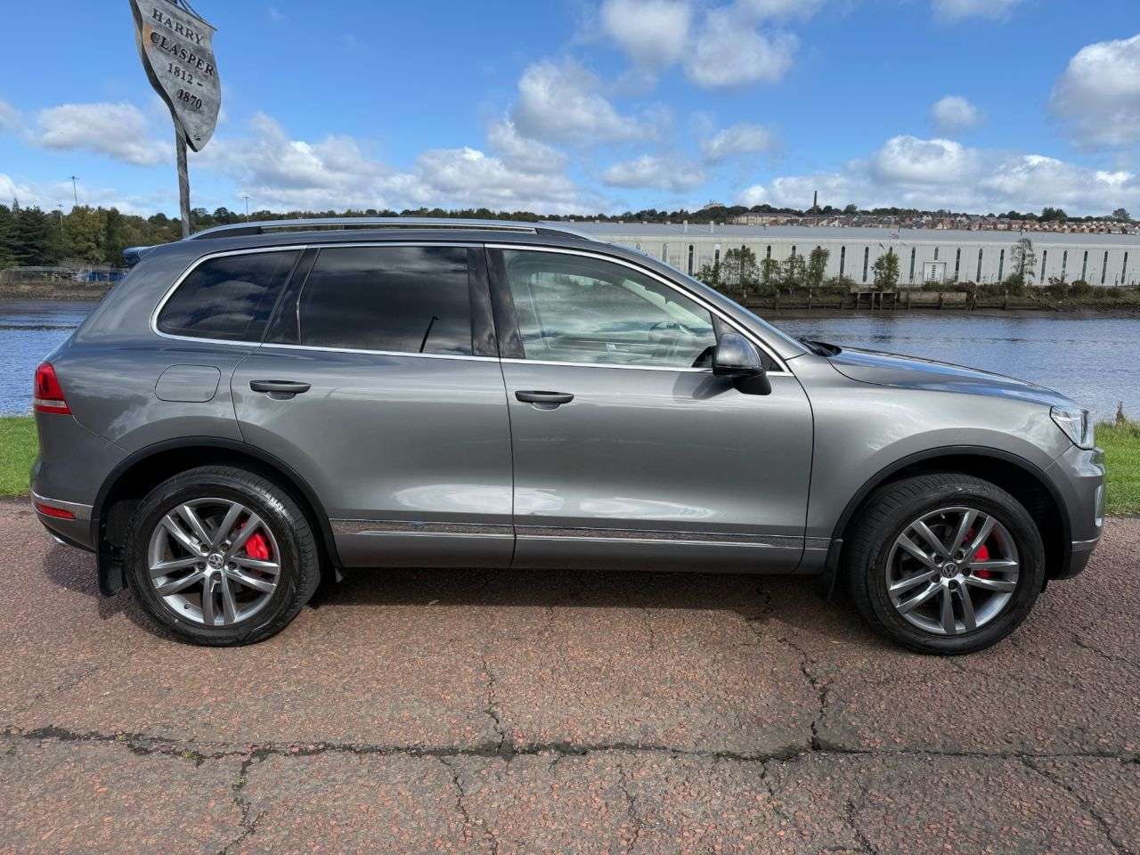 A 2015 VOLKSWAGEN TOUAREG 3.0 TDI V6 BlueMotion Tech SE SUV 5dr Diesel Tiptronic 4WD Euro 6 (s/s) (26 A 2015 VOLKSWAGEN TOUAREG 3.0 TDI V6 BlueMotion Tech SE SUV 5dr Diesel Tiptronic 4WD Euro 6 (s/s) (26