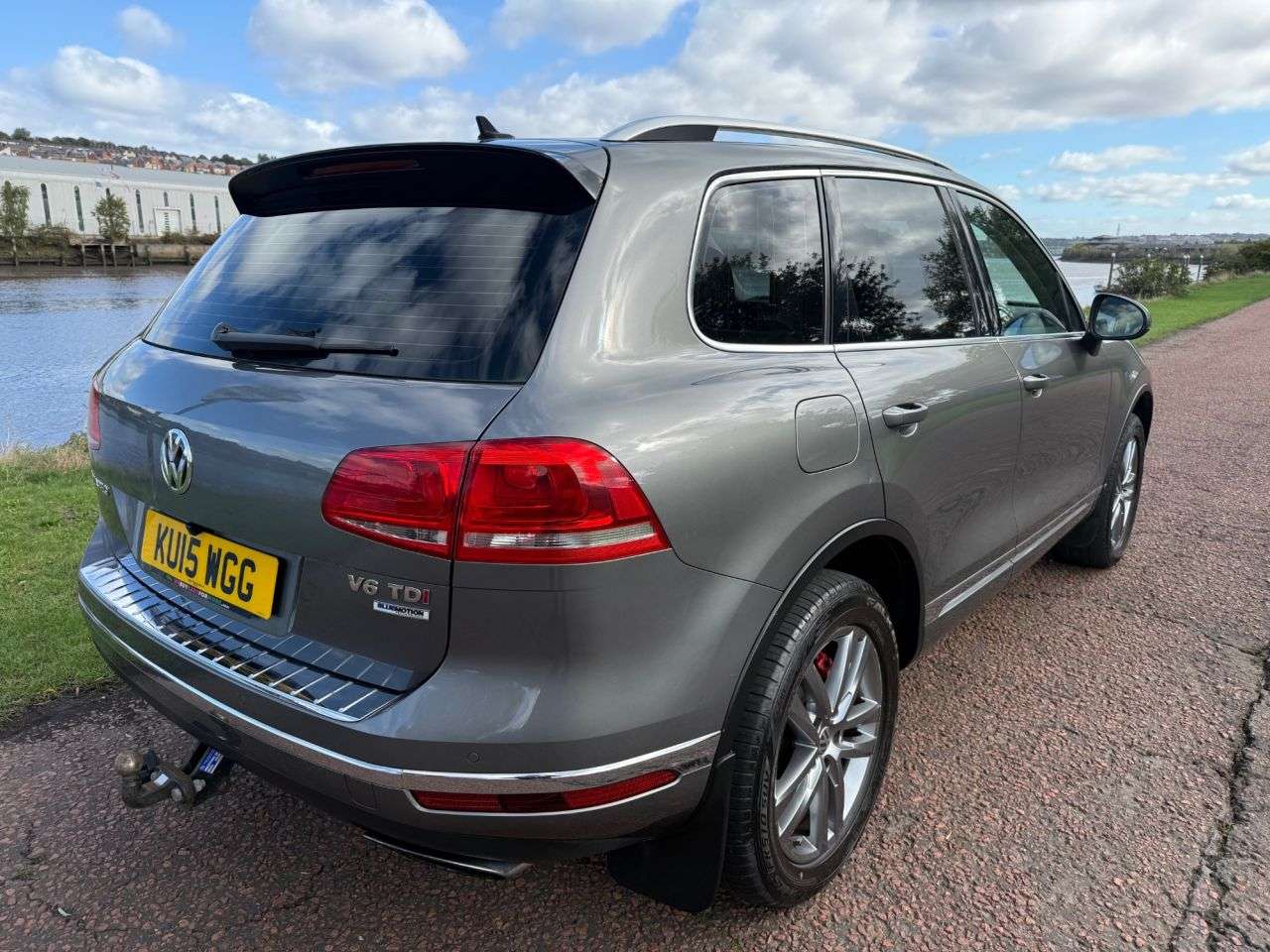 A 2015 VOLKSWAGEN TOUAREG 3.0 TDI V6 BlueMotion Tech SE SUV 5dr Diesel Tiptronic 4WD Euro 6 (s/s) (26 A 2015 VOLKSWAGEN TOUAREG 3.0 TDI V6 BlueMotion Tech SE SUV 5dr Diesel Tiptronic 4WD Euro 6 (s/s) (26
