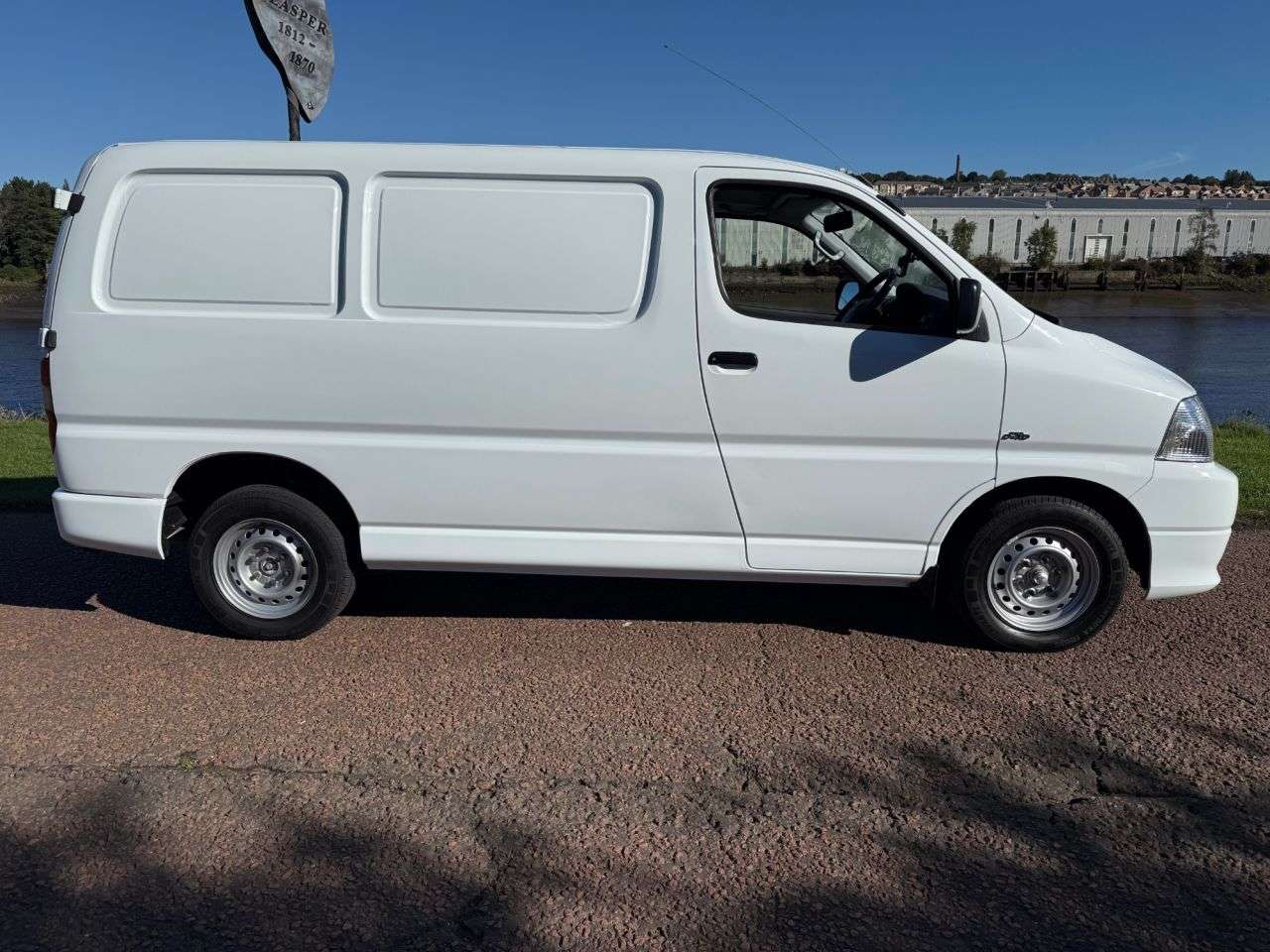 A 2008 TOYOTA HI-ACE 2.5 280 D-4D Panel Van 4dr Diesel Manual RWD L1 H1 (221 g/km, 117 bhp) FULL A 2008 TOYOTA HI-ACE 2.5 280 D-4D Panel Van 4dr Diesel Manual RWD L1 H1 (221 g/km, 117 bhp) FULL