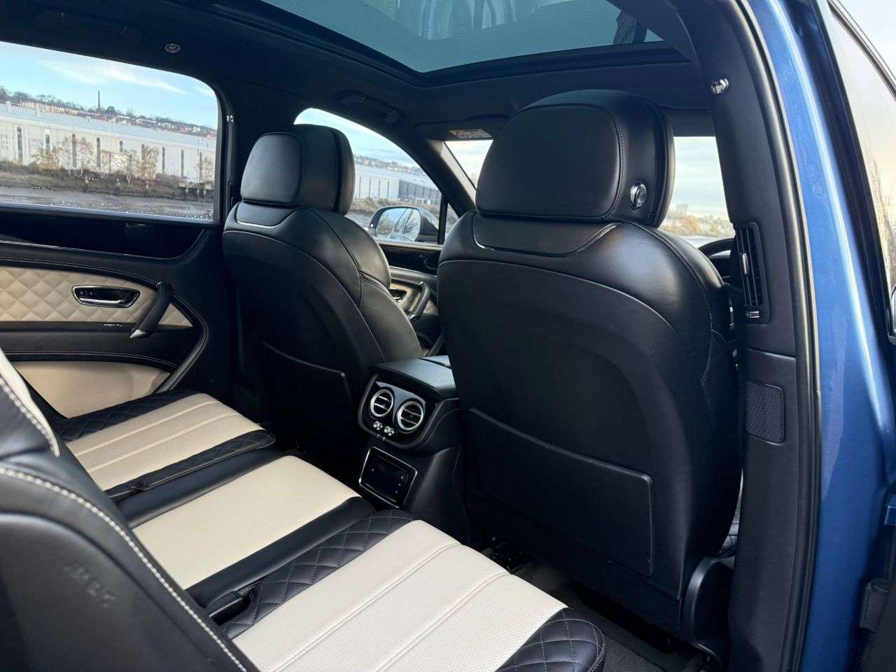 2024 BENTLEY BENTAYGA 2024 BENTLEY BENTAYGA