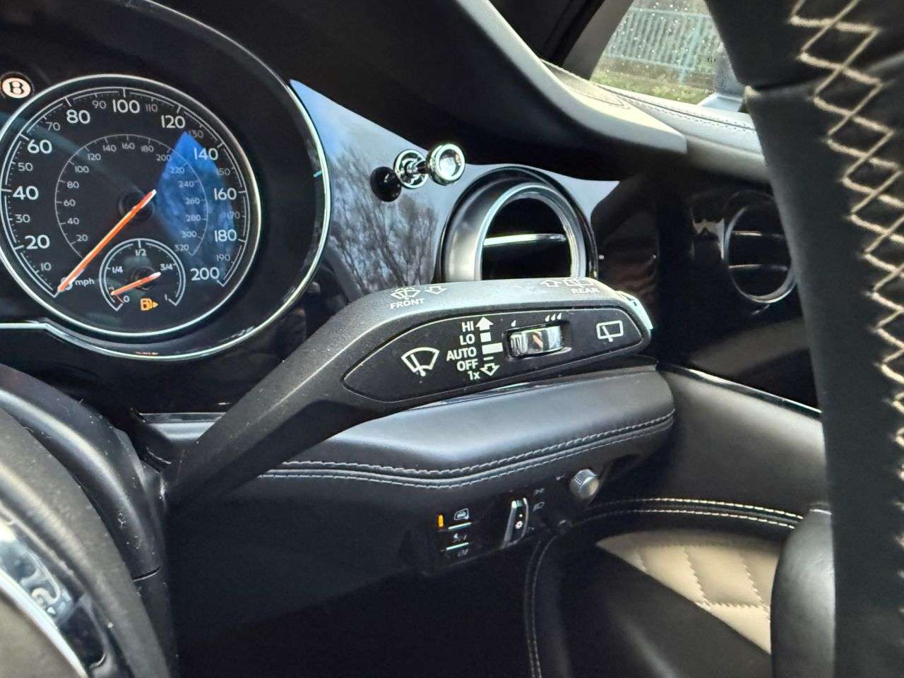 2024 BENTLEY BENTAYGA 2024 BENTLEY BENTAYGA