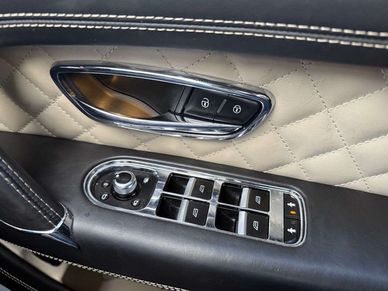 2024 BENTLEY BENTAYGA 2024 BENTLEY BENTAYGA