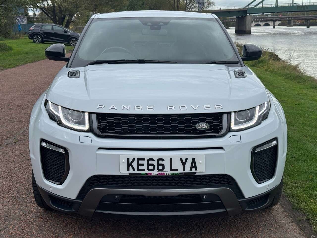 A 2017 LAND ROVER RANGE ROVER EVOQUE 2.0 TD4 HSE Dynamic SUV 5dr Diesel Manual 4WD Euro 6 (s/s) (180 ps) **MERID A 2017 LAND ROVER RANGE ROVER EVOQUE 2.0 TD4 HSE Dynamic SUV 5dr Diesel Manual 4WD Euro 6 (s/s) (180 ps) **MERID