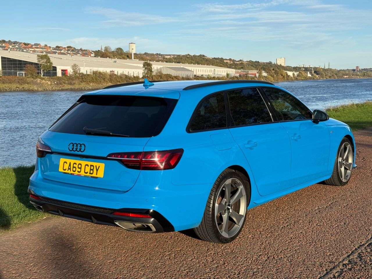 A 2019 AUDI A4 AVANT 2.0 TFSI 40 Black Edition Estate 5dr Petrol S Tronic Euro 6 (s/s) (190 ps) A 2019 AUDI A4 AVANT 2.0 TFSI 40 Black Edition Estate 5dr Petrol S Tronic Euro 6 (s/s) (190 ps)