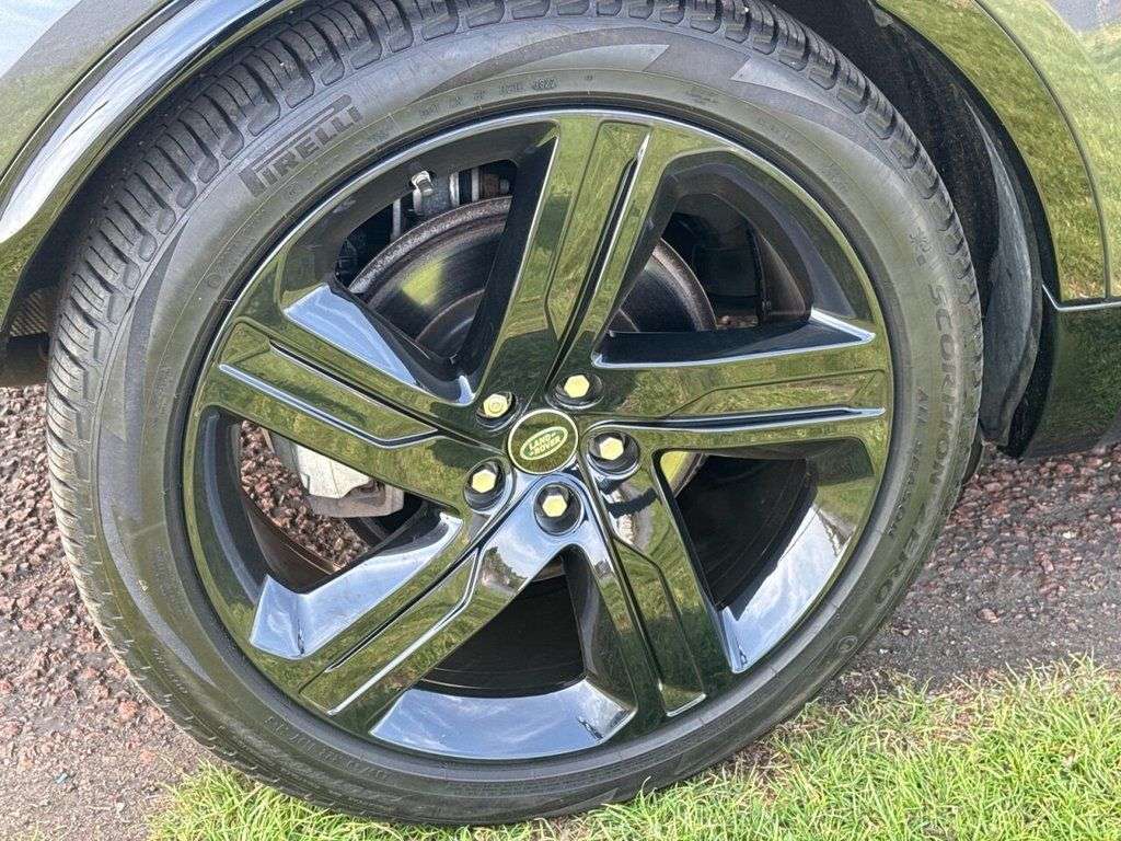 A 2021 LAND ROVER DISCOVERY 3.0 D300 MHEV R-Dynamic HSE SUV 5dr Diesel Auto 4WD Euro 6 (s/s) (300 ps) O A 2021 LAND ROVER DISCOVERY 3.0 D300 MHEV R-Dynamic HSE SUV 5dr Diesel Auto 4WD Euro 6 (s/s) (300 ps) O