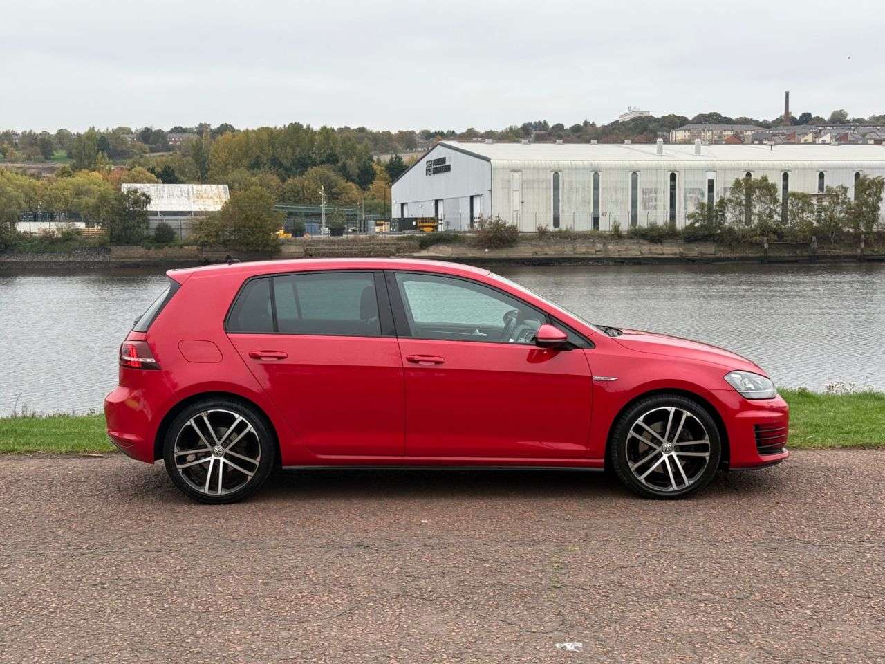 A 2016 VOLKSWAGEN GOLF 2.0 TDI BlueMotion Tech GTD Hatchback 5dr Diesel Manual Euro 6 (s/s) (184 p A 2016 VOLKSWAGEN GOLF 2.0 TDI BlueMotion Tech GTD Hatchback 5dr Diesel Manual Euro 6 (s/s) (184 p