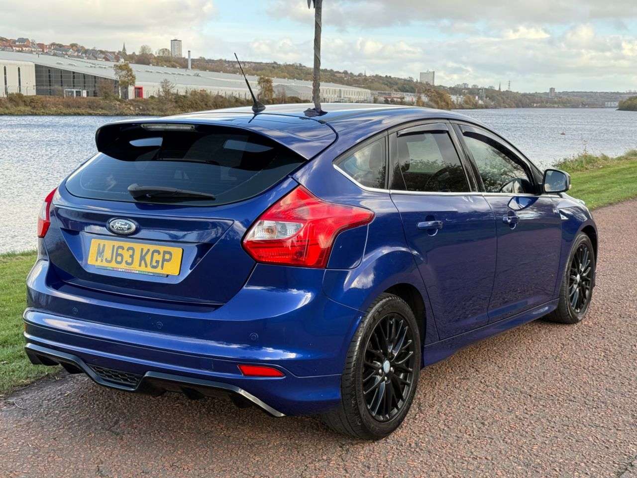 A 2013 FORD FOCUS 1.6 TDCi Zetec S Hatchback 5dr Diesel Manual Euro 5 (s/s) (115 ps) 17" GLOS A 2013 FORD FOCUS 1.6 TDCi Zetec S Hatchback 5dr Diesel Manual Euro 5 (s/s) (115 ps) 17" GLOS