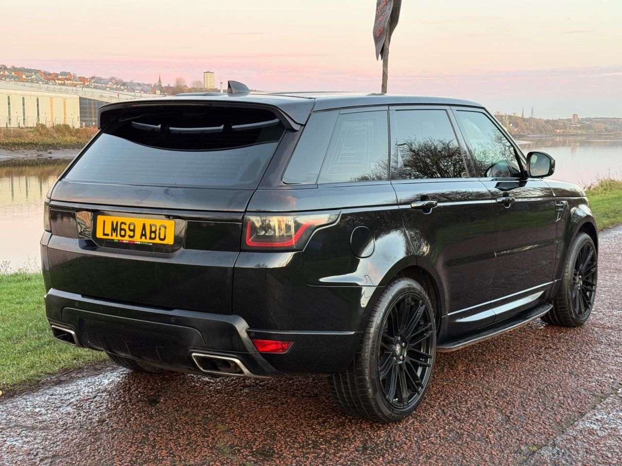 A 2019 LAND ROVER RANGE ROVER SPORT 3.0 SD V6 HSE Dynamic SUV 5dr Diesel Auto 4WD Euro 6 (s/s) (306 ps) FRONT + A 2019 LAND ROVER RANGE ROVER SPORT 3.0 SD V6 HSE Dynamic SUV 5dr Diesel Auto 4WD Euro 6 (s/s) (306 ps) FRONT +