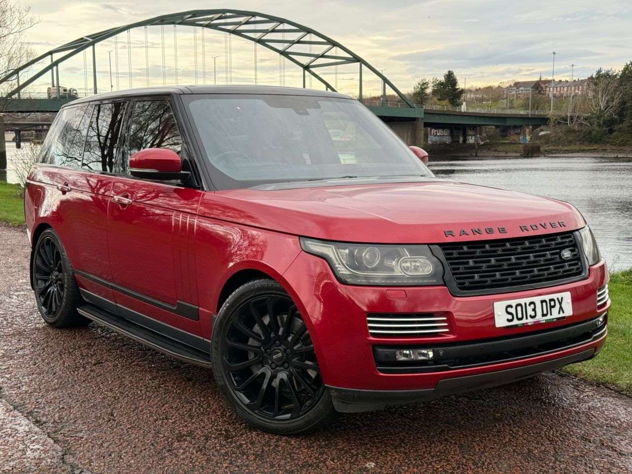 A 2013 LAND ROVER RANGE ROVER 4.4 SD V8 Autobiography SUV 5dr Diesel Auto 4WD Euro 5 (339 ps) A 2013 LAND ROVER RANGE ROVER 4.4 SD V8 Autobiography SUV 5dr Diesel Auto 4WD Euro 5 (339 ps)