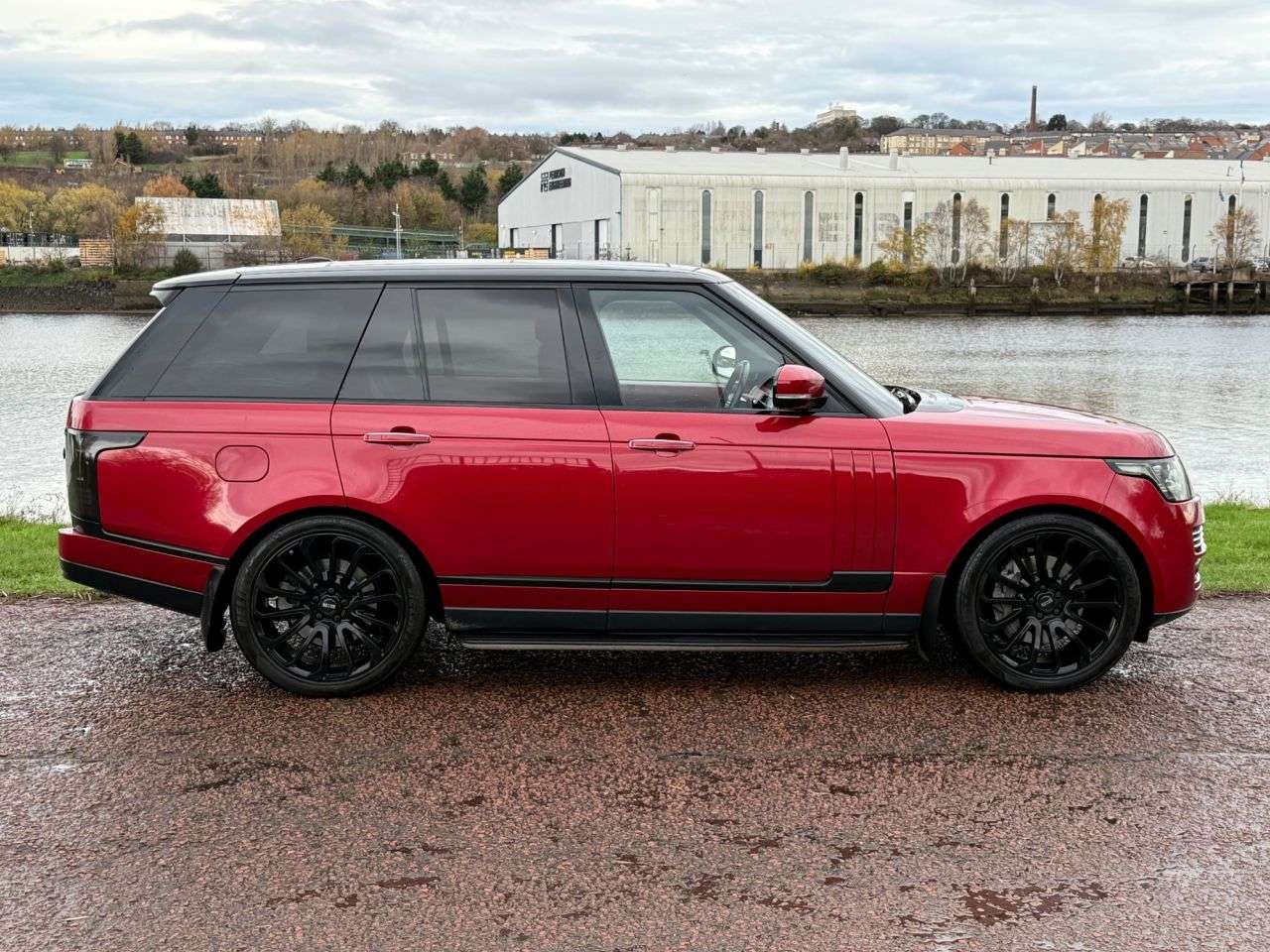 A 2013 LAND ROVER RANGE ROVER 4.4 SD V8 Autobiography SUV 5dr Diesel Auto 4WD Euro 5 (339 ps) A 2013 LAND ROVER RANGE ROVER 4.4 SD V8 Autobiography SUV 5dr Diesel Auto 4WD Euro 5 (339 ps)