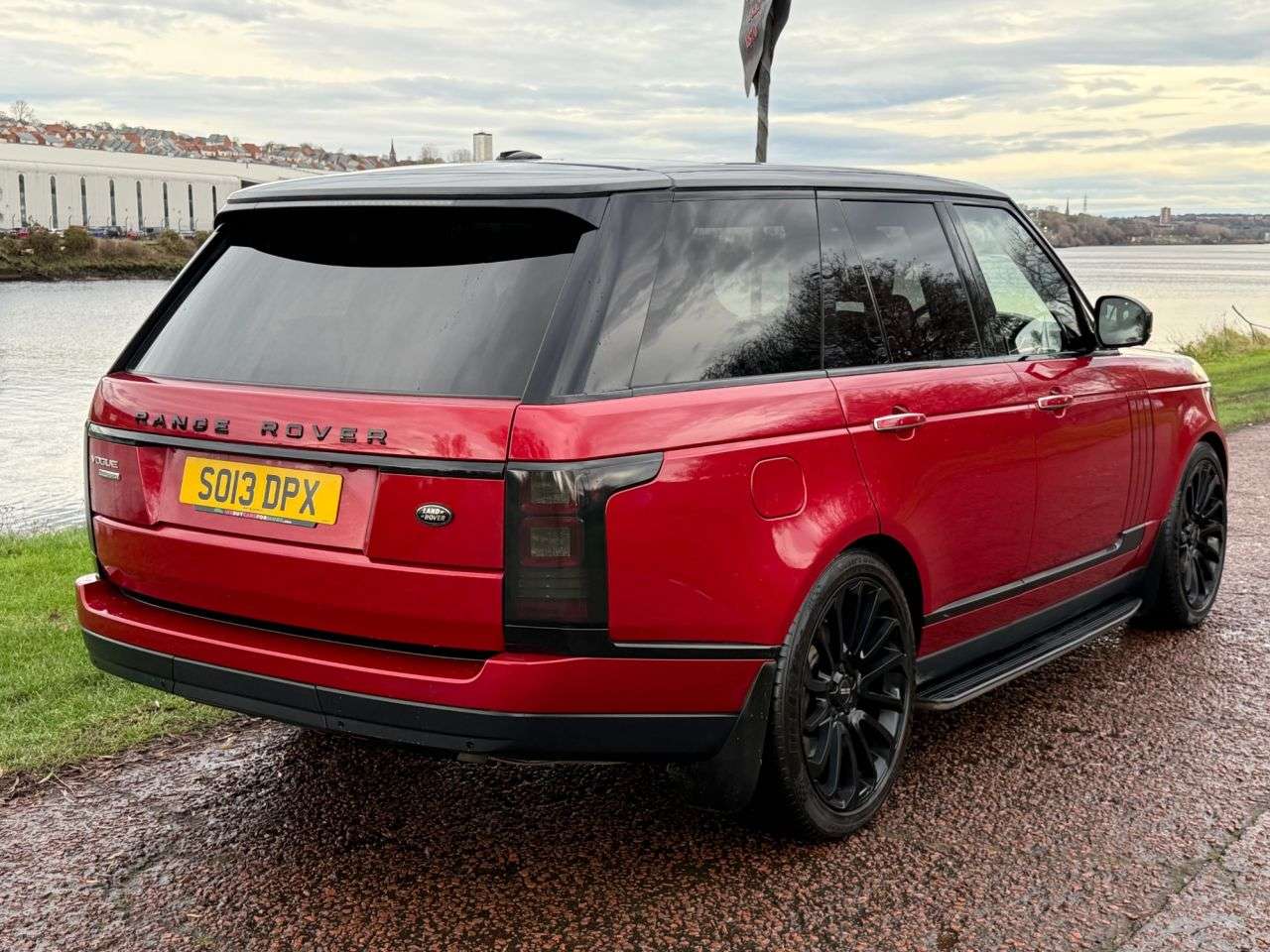 A 2013 LAND ROVER RANGE ROVER 4.4 SD V8 Autobiography SUV 5dr Diesel Auto 4WD Euro 5 (339 ps) A 2013 LAND ROVER RANGE ROVER 4.4 SD V8 Autobiography SUV 5dr Diesel Auto 4WD Euro 5 (339 ps)