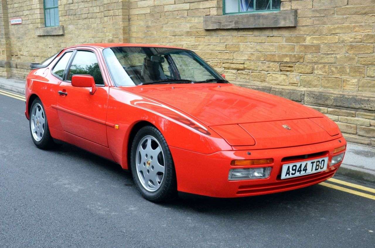 1988 PORSCHE 944 1988 PORSCHE 944
