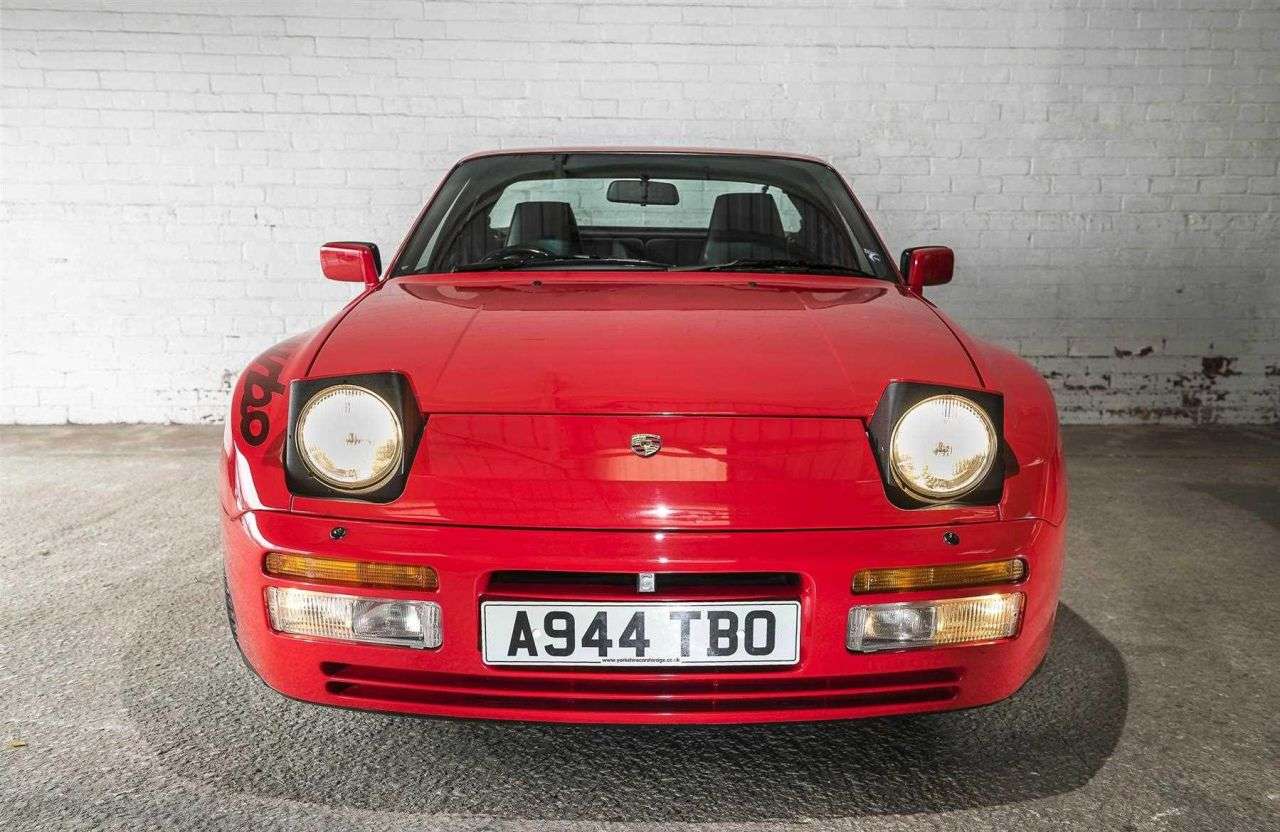 A 1988 PORSCHE 944 2.5 TURBO S **SHOW WINNING CAR - STUNNING** A 1988 PORSCHE 944 2.5 TURBO S **SHOW WINNING CAR - STUNNING**