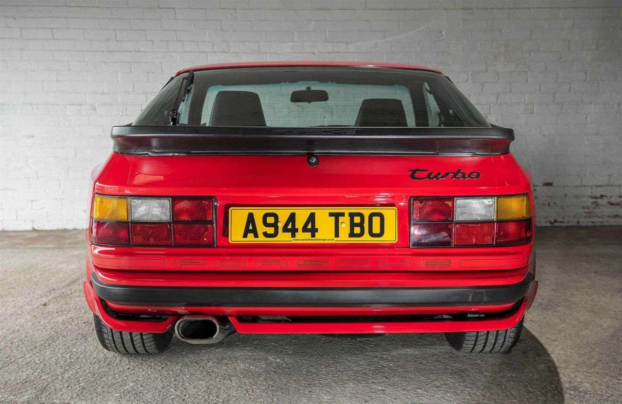 A 1988 PORSCHE 944 2.5 TURBO S **SHOW WINNING CAR - STUNNING** A 1988 PORSCHE 944 2.5 TURBO S **SHOW WINNING CAR - STUNNING**