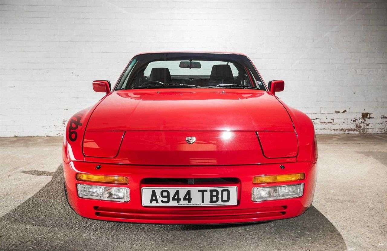 A 1988 PORSCHE 944 2.5 TURBO S **SHOW WINNING CAR - STUNNING** A 1988 PORSCHE 944 2.5 TURBO S **SHOW WINNING CAR - STUNNING**