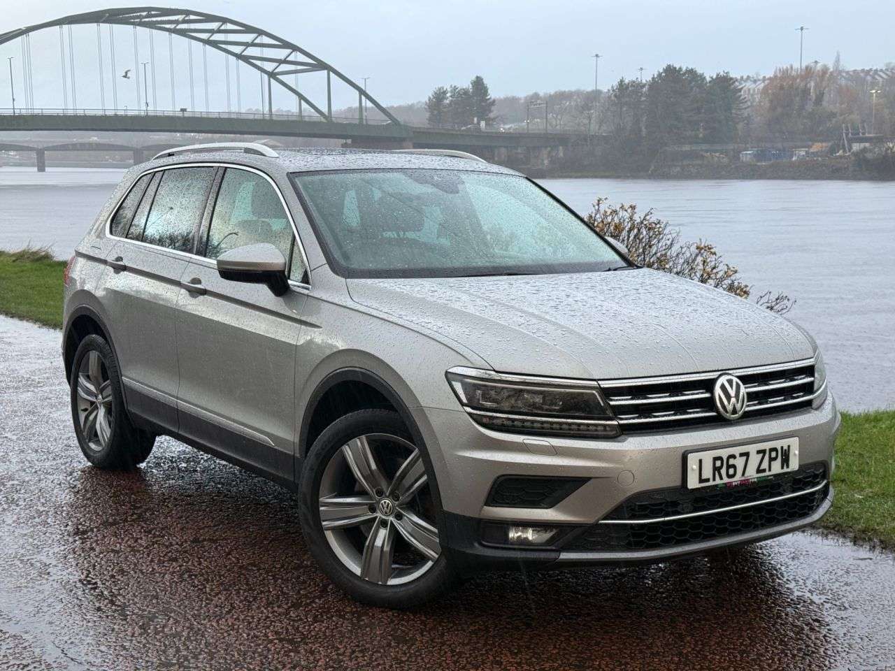 A 2017 VOLKSWAGEN TIGUAN 2.0 TSI SEL SUV 5dr Petrol DSG 4Motion Euro 6 (s/s) (180 ps) **REVERSING CA A 2017 VOLKSWAGEN TIGUAN 2.0 TSI SEL SUV 5dr Petrol DSG 4Motion Euro 6 (s/s) (180 ps) **REVERSING CA