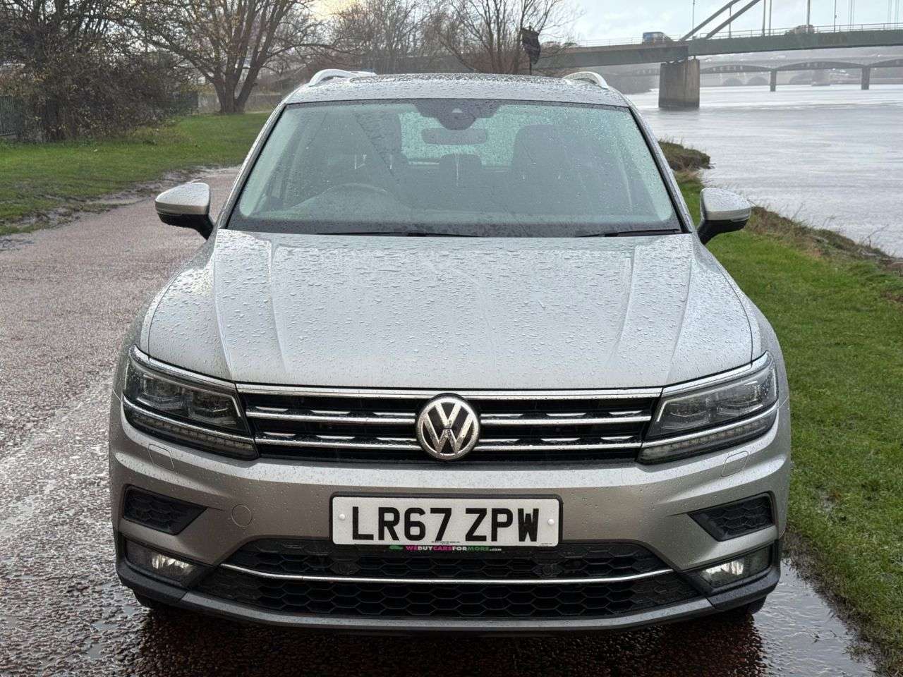 A 2017 VOLKSWAGEN TIGUAN 2.0 TSI SEL SUV 5dr Petrol DSG 4Motion Euro 6 (s/s) (180 ps) **REVERSING CA A 2017 VOLKSWAGEN TIGUAN 2.0 TSI SEL SUV 5dr Petrol DSG 4Motion Euro 6 (s/s) (180 ps) **REVERSING CA