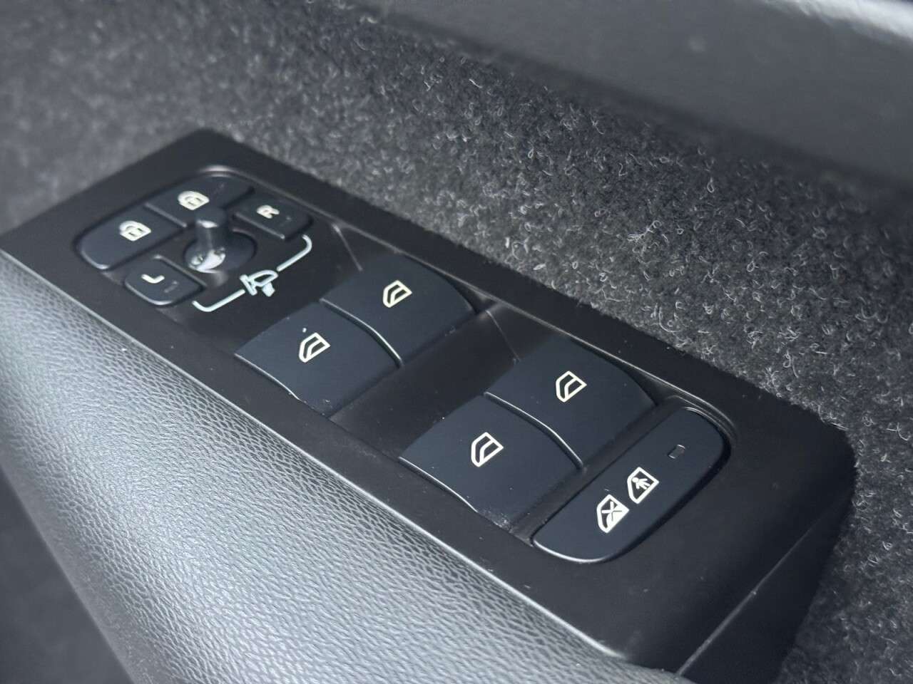 2021 VOLVO XC40 2021 VOLVO XC40