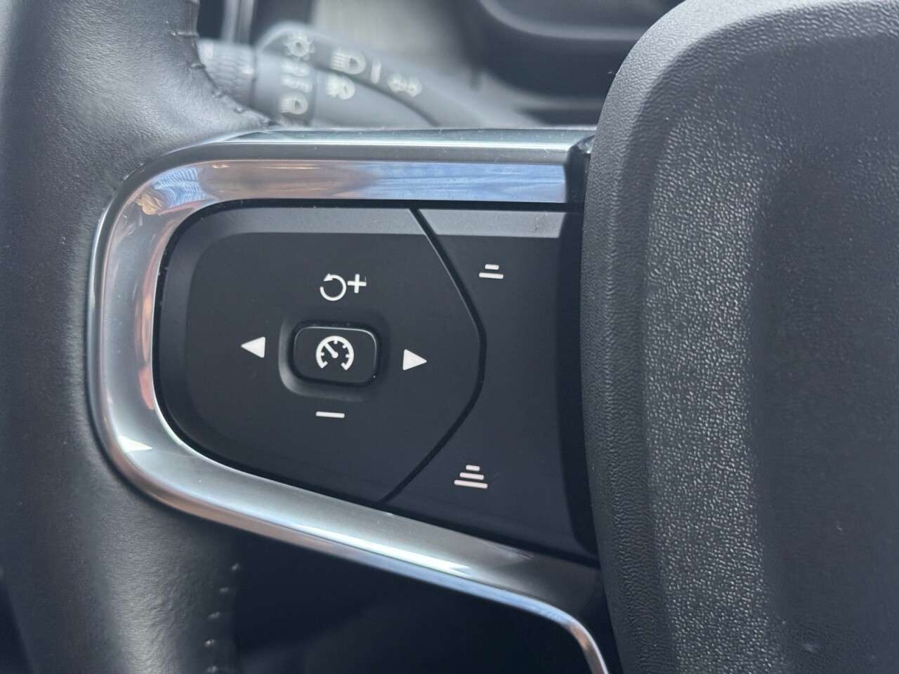 2021 VOLVO XC40 2021 VOLVO XC40