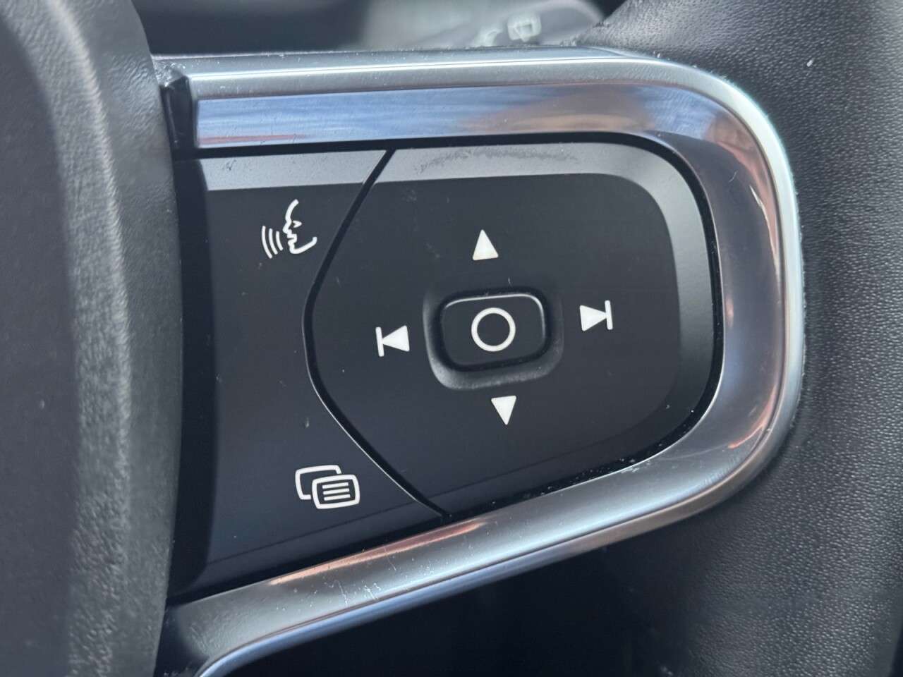 2021 VOLVO XC40 2021 VOLVO XC40