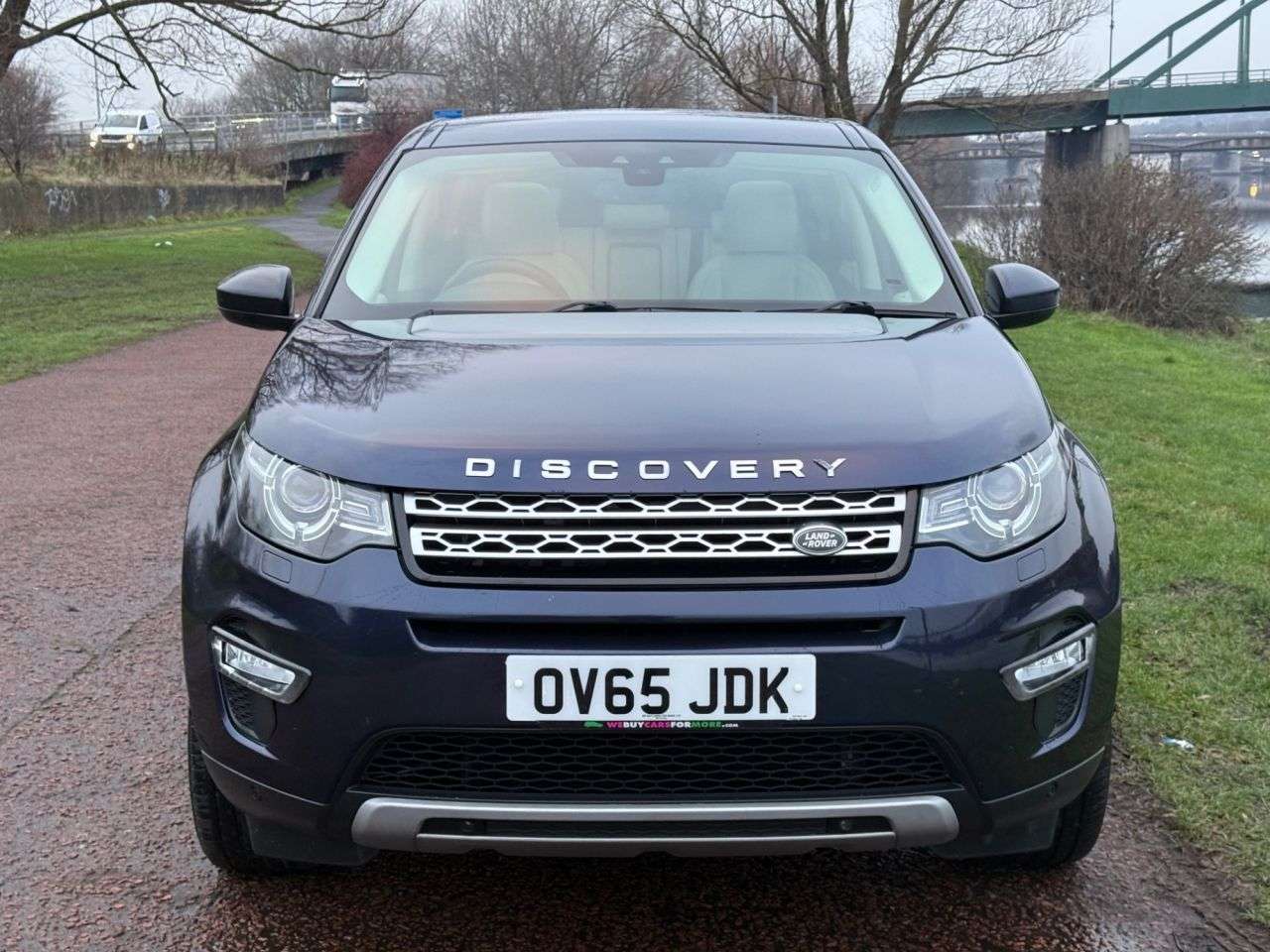 A 2015 LAND ROVER DISCOVERY SPORT TD4 HSE LUXURY A 2015 LAND ROVER DISCOVERY SPORT TD4 HSE LUXURY