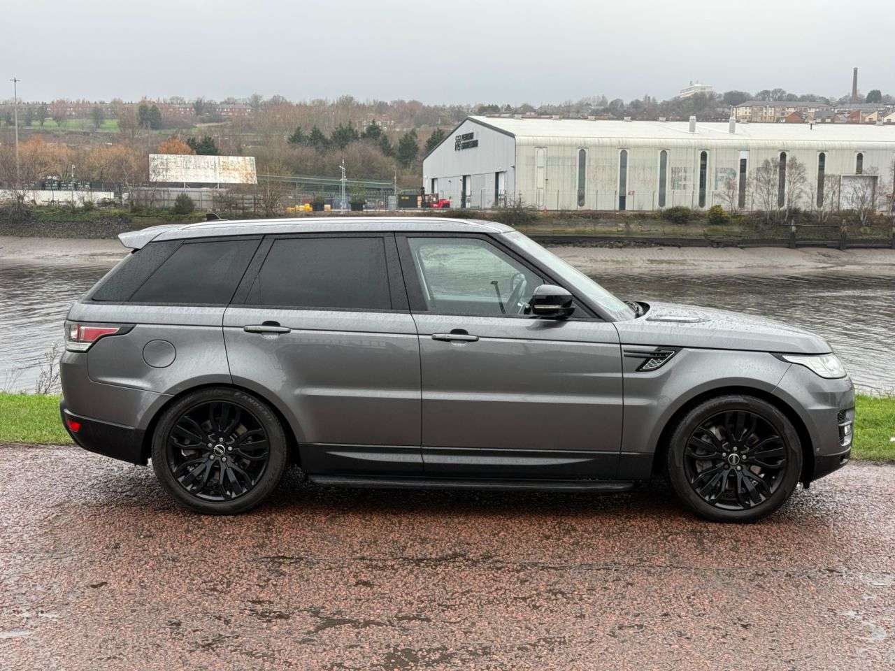 A 2016 LAND ROVER RANGE ROVER SPORT 3.0 SD V6 HSE Dynamic SUV 5dr Diesel Auto 4WD Euro 6 (s/s) (306 ps) **HEADS A 2016 LAND ROVER RANGE ROVER SPORT 3.0 SD V6 HSE Dynamic SUV 5dr Diesel Auto 4WD Euro 6 (s/s) (306 ps) **HEADS