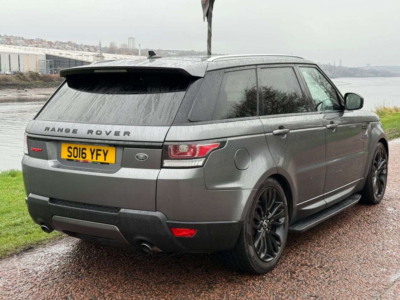 A 2016 LAND ROVER RANGE ROVER SPORT 3.0 SD V6 HSE Dynamic SUV 5dr Diesel Auto 4WD Euro 6 (s/s) (306 ps) **HEADS A 2016 LAND ROVER RANGE ROVER SPORT 3.0 SD V6 HSE Dynamic SUV 5dr Diesel Auto 4WD Euro 6 (s/s) (306 ps) **HEADS