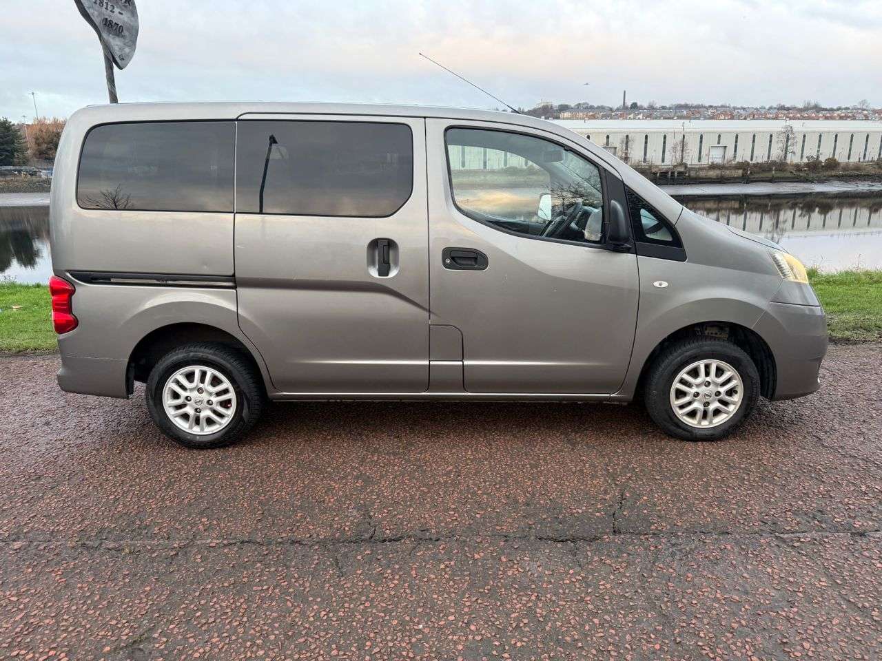 A 2014 NISSAN NV200 1.5 dCi Acenta MPV Double Cab 5dr Diesel Manual Euro 5 (5 Seat) (90 ps) AIR A 2014 NISSAN NV200 1.5 dCi Acenta MPV Double Cab 5dr Diesel Manual Euro 5 (5 Seat) (90 ps) AIR
