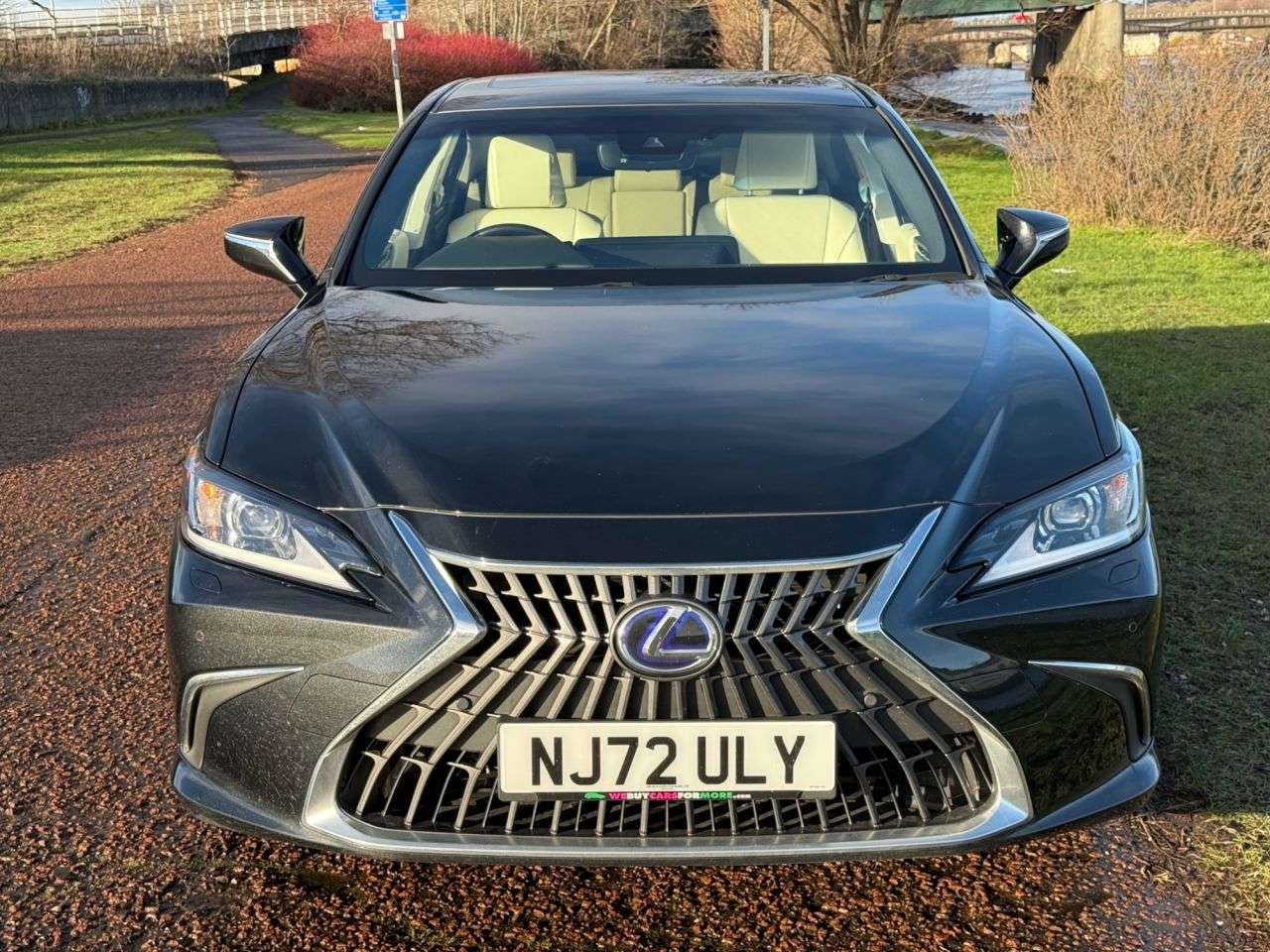A 2022 LEXUS ES 2.5 300h Saloon 4dr Petrol Hybrid E-CVT Euro 6 (s/s) (218 ps) **LOW MILAGE* A 2022 LEXUS ES 2.5 300h Saloon 4dr Petrol Hybrid E-CVT Euro 6 (s/s) (218 ps) **LOW MILAGE*