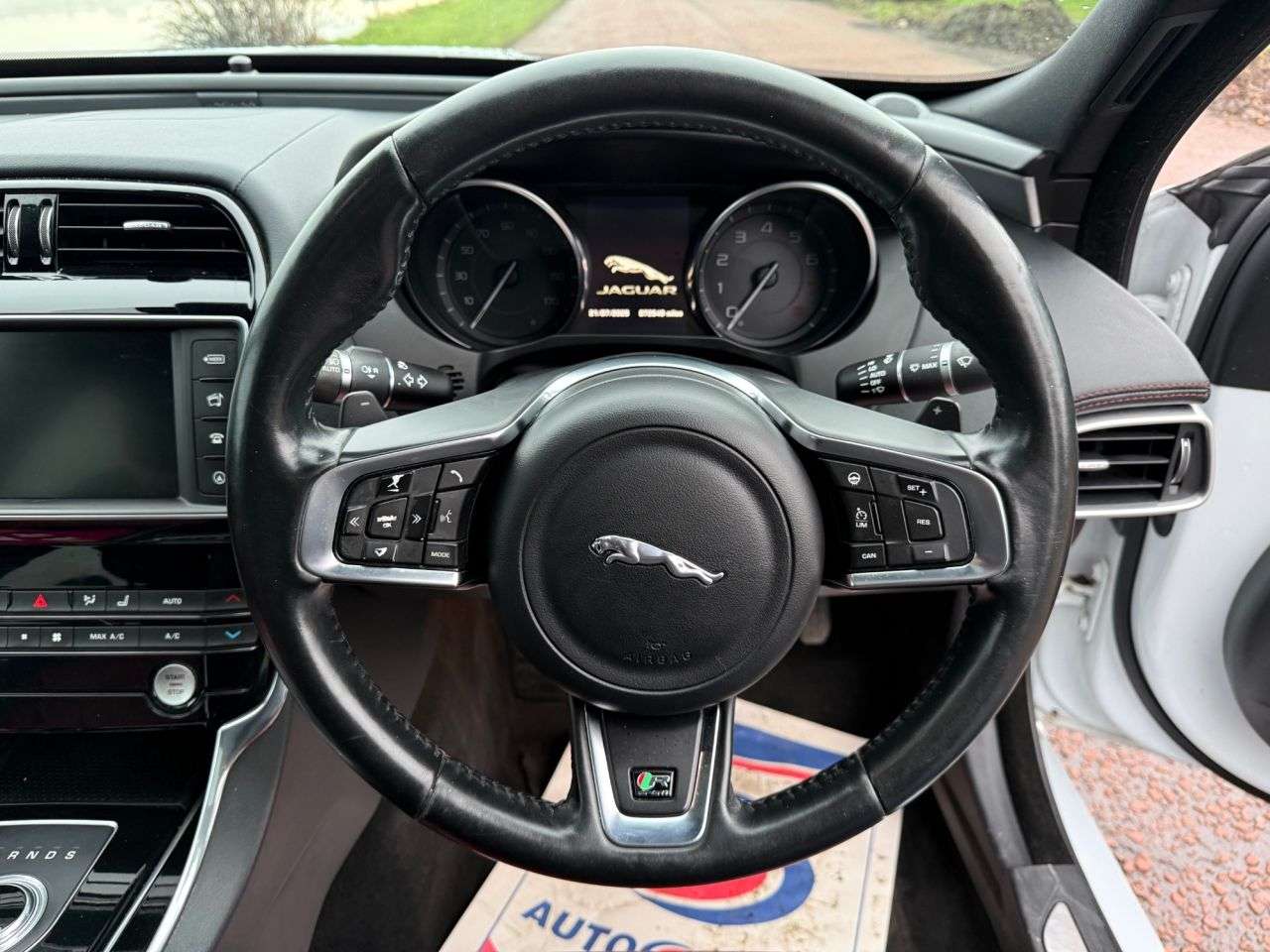 2016 JAGUAR XE 2016 JAGUAR XE