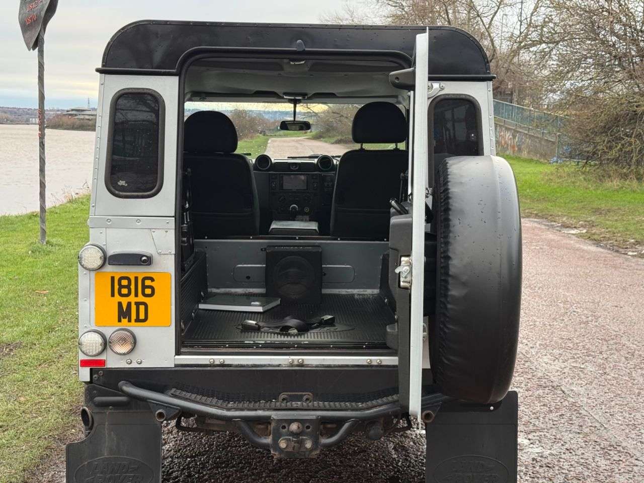 2011 LAND ROVER DEFENDER 2011 LAND ROVER DEFENDER