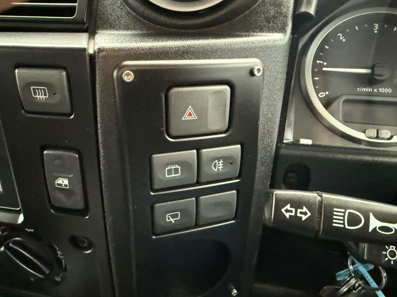 2011 LAND ROVER DEFENDER 2011 LAND ROVER DEFENDER