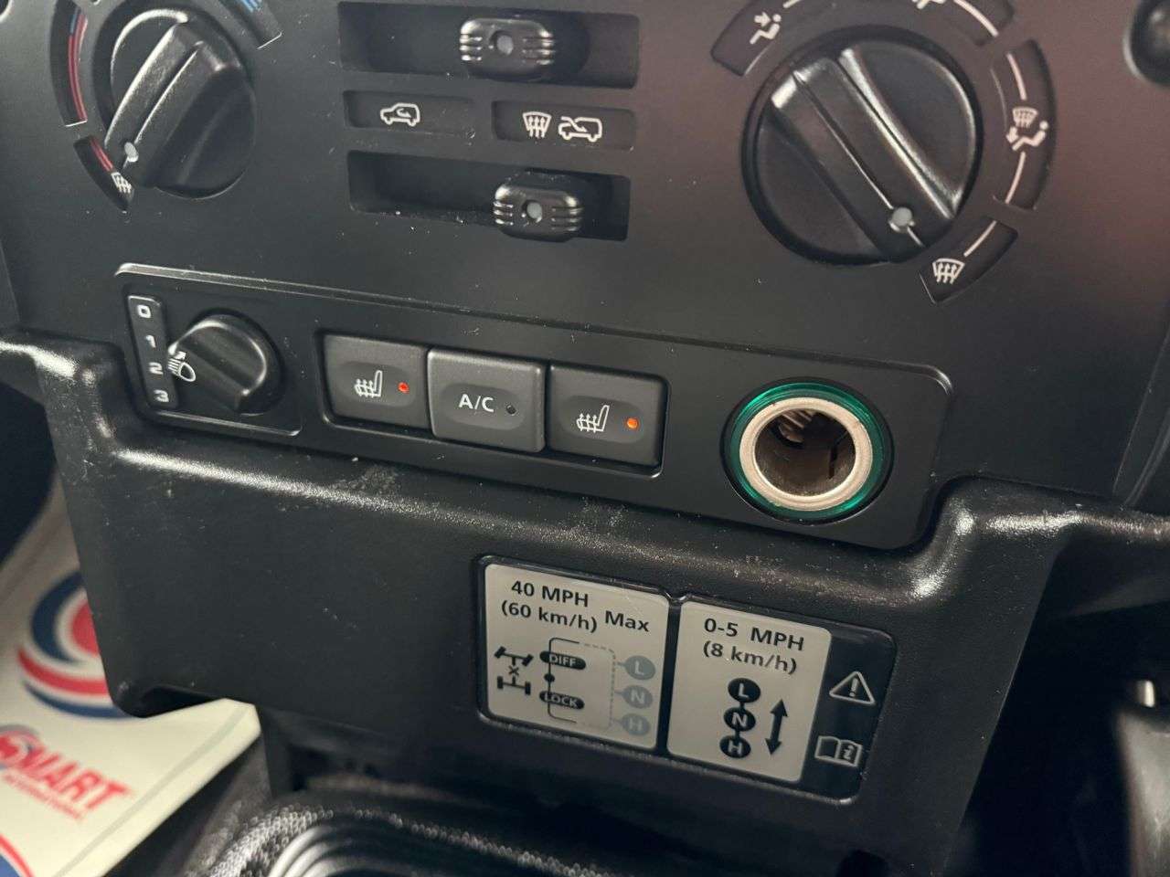 2011 LAND ROVER DEFENDER 2011 LAND ROVER DEFENDER