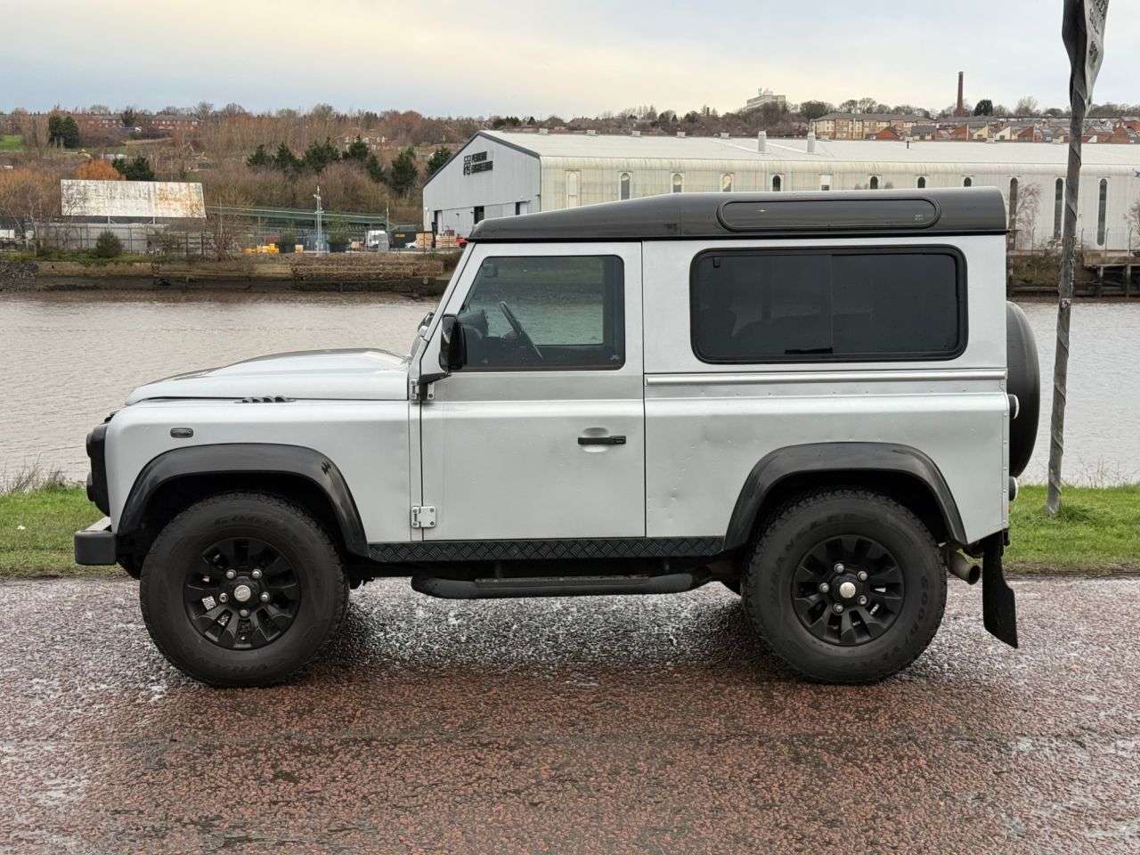 2011 LAND ROVER DEFENDER 2011 LAND ROVER DEFENDER