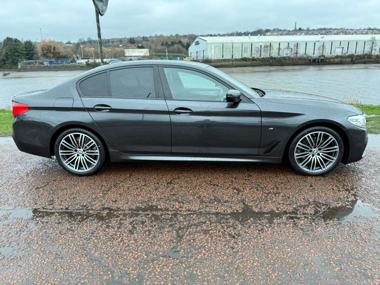 A 2020 BMW 5 SERIES 2.0 520d M Sport Saloon 4dr Diesel Auto xDrive Euro 6 (s/s) (190 ps) **FULL A 2020 BMW 5 SERIES 2.0 520d M Sport Saloon 4dr Diesel Auto xDrive Euro 6 (s/s) (190 ps) **FULL