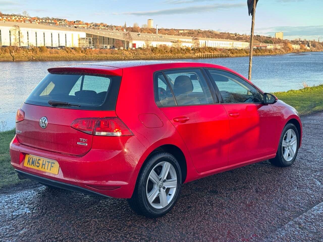 A 2015 VOLKSWAGEN GOLF 1.6 TDI BlueMotion Tech Match Hatchback 5dr Diesel DSG Euro 5 (s/s) (105 ps A 2015 VOLKSWAGEN GOLF 1.6 TDI BlueMotion Tech Match Hatchback 5dr Diesel DSG Euro 5 (s/s) (105 ps