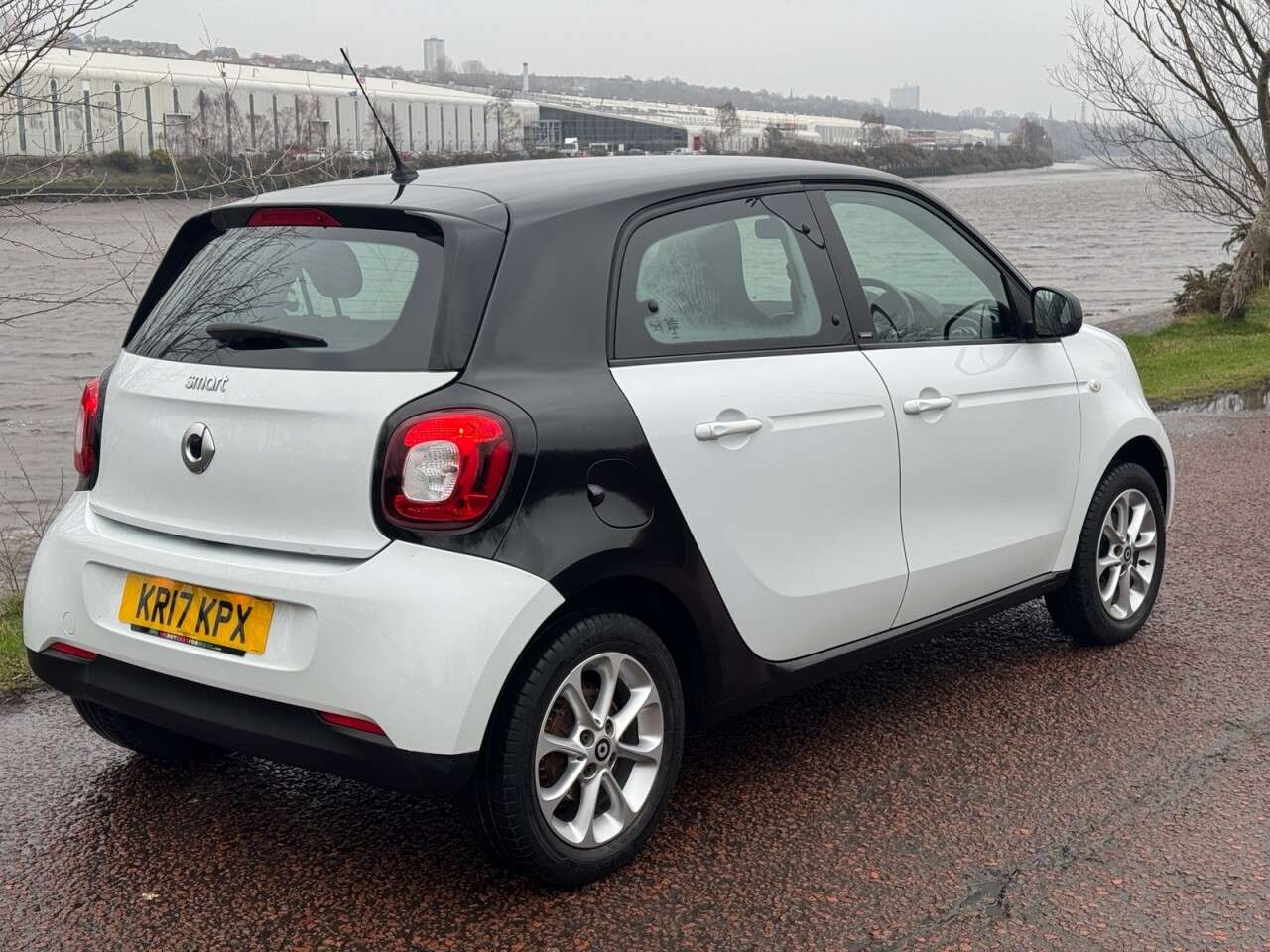 A 2017 SMART FORFOUR 1.0 Passion Hatchback 5dr Petrol Manual Euro 6 (s/s) (71 ps) A 2017 SMART FORFOUR 1.0 Passion Hatchback 5dr Petrol Manual Euro 6 (s/s) (71 ps)