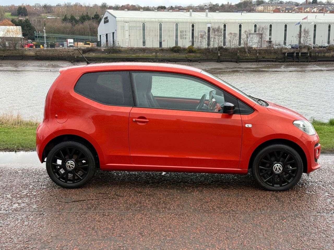 A 2014 VOLKSWAGEN UP! 1.0 Groove up! Hatchback 3dr Petrol Manual Euro 5 (75 ps) SAT NAV, HEATED S A 2014 VOLKSWAGEN UP! 1.0 Groove up! Hatchback 3dr Petrol Manual Euro 5 (75 ps) SAT NAV, HEATED S