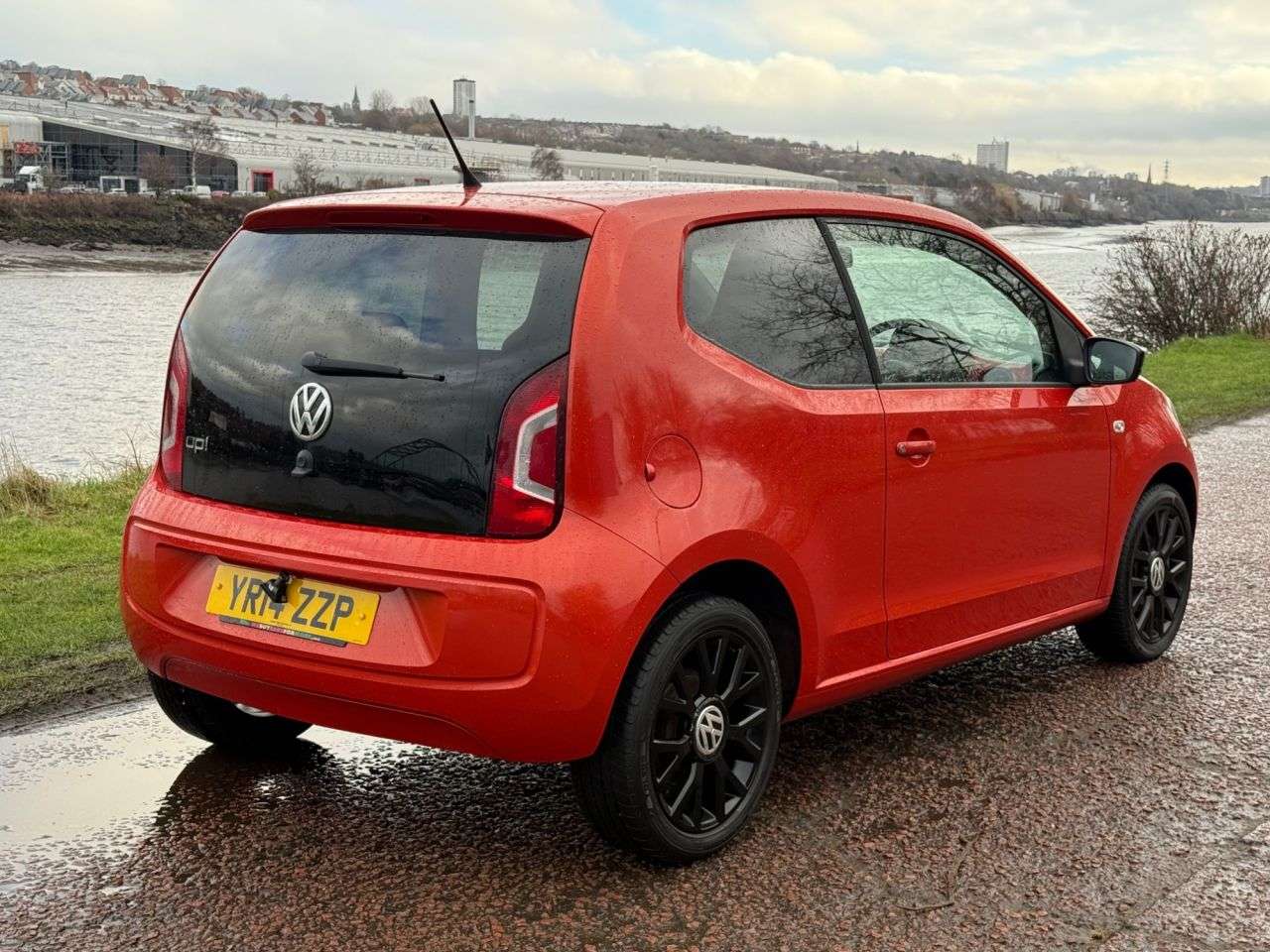 A 2014 VOLKSWAGEN UP! 1.0 Groove up! Hatchback 3dr Petrol Manual Euro 5 (75 ps) SAT NAV, HEATED S A 2014 VOLKSWAGEN UP! 1.0 Groove up! Hatchback 3dr Petrol Manual Euro 5 (75 ps) SAT NAV, HEATED S