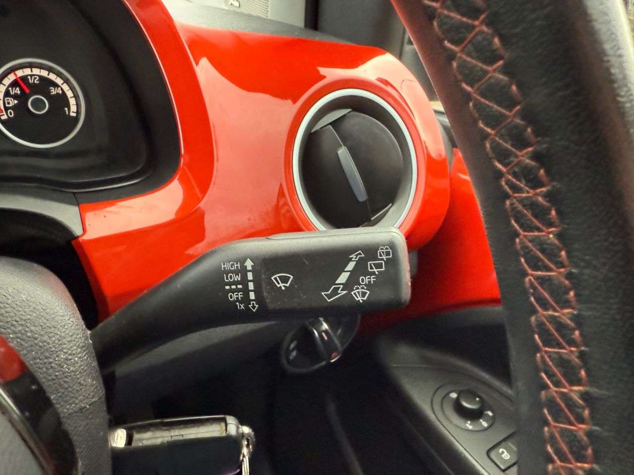 2014 VOLKSWAGEN UP! 2014 VOLKSWAGEN UP!