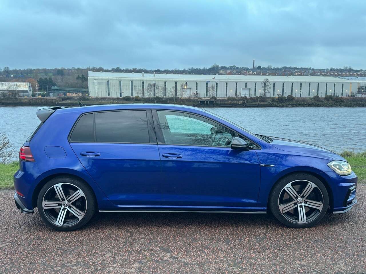 A 2020 VOLKSWAGEN GOLF 2.0 TSI R Hatchback 5dr Petrol DSG 4Motion Euro 6 (s/s) (300 ps) LAPIZ BLUE A 2020 VOLKSWAGEN GOLF 2.0 TSI R Hatchback 5dr Petrol DSG 4Motion Euro 6 (s/s) (300 ps) LAPIZ BLUE