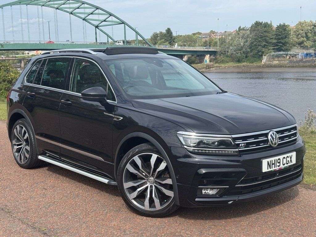 A 2019 VOLKSWAGEN TIGUAN 2.0 TDI R-Line Tech SUV 5dr Diesel DSG 4Motion Euro 6 (s/s) (190 ps) **FULL A 2019 VOLKSWAGEN TIGUAN 2.0 TDI R-Line Tech SUV 5dr Diesel DSG 4Motion Euro 6 (s/s) (190 ps) **FULL