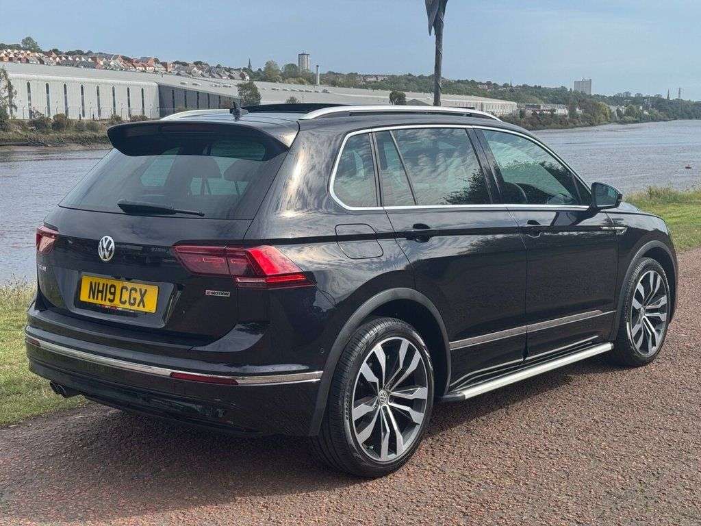 A 2019 VOLKSWAGEN TIGUAN 2.0 TDI R-Line Tech SUV 5dr Diesel DSG 4Motion Euro 6 (s/s) (190 ps) **FULL A 2019 VOLKSWAGEN TIGUAN 2.0 TDI R-Line Tech SUV 5dr Diesel DSG 4Motion Euro 6 (s/s) (190 ps) **FULL